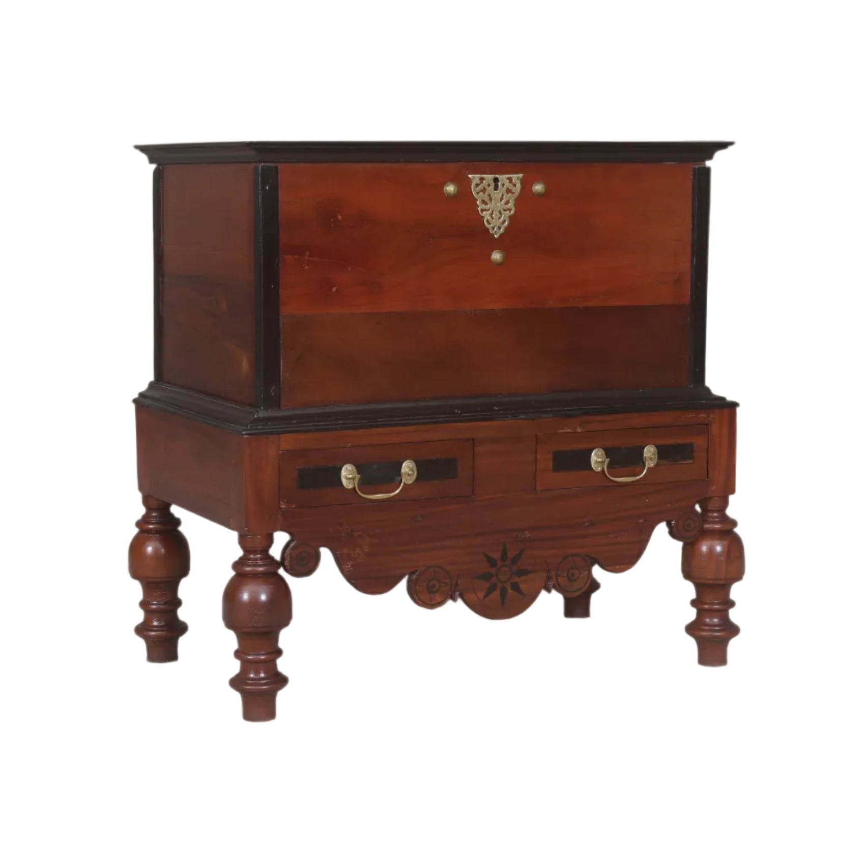 Vans Best Antique Chest