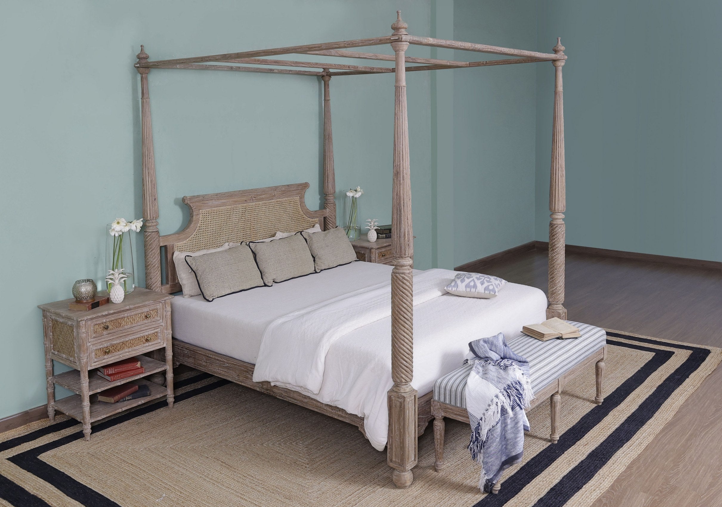 Gozney Poster Bed