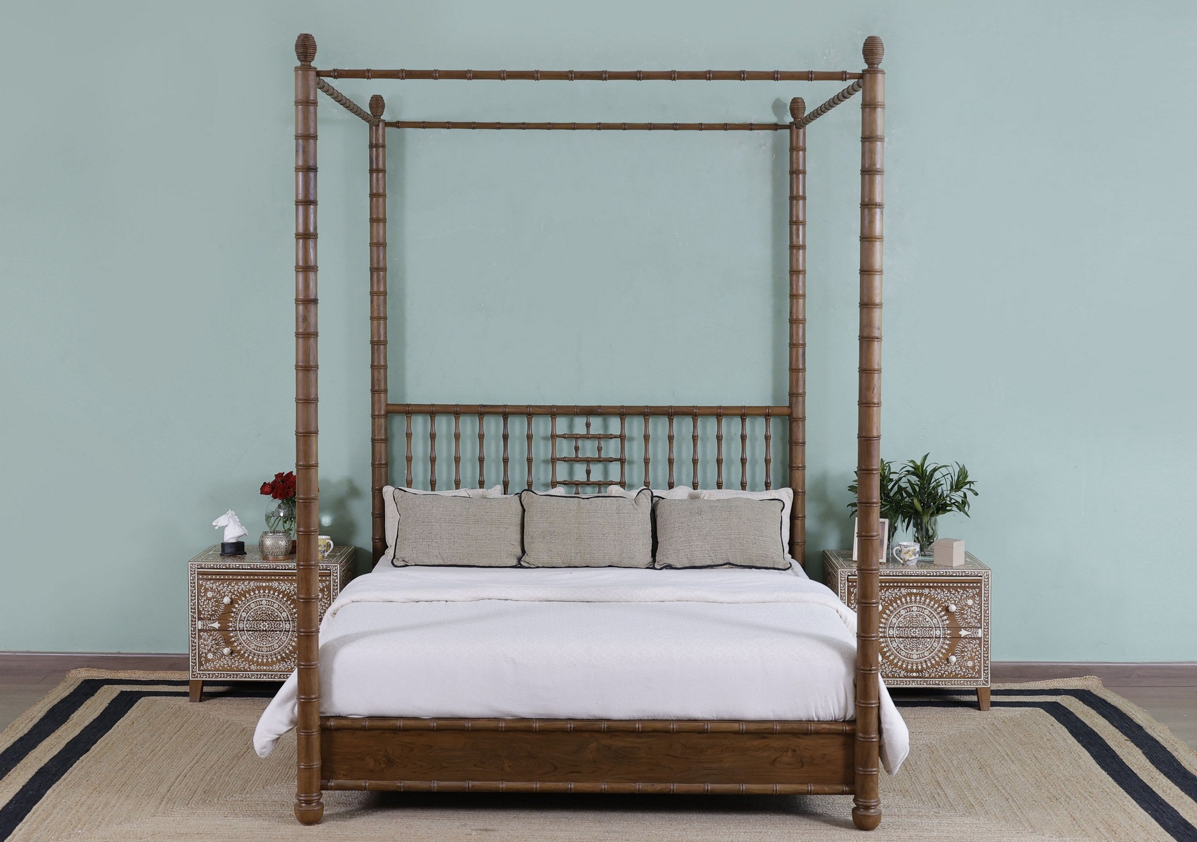 Geary Poster Bed