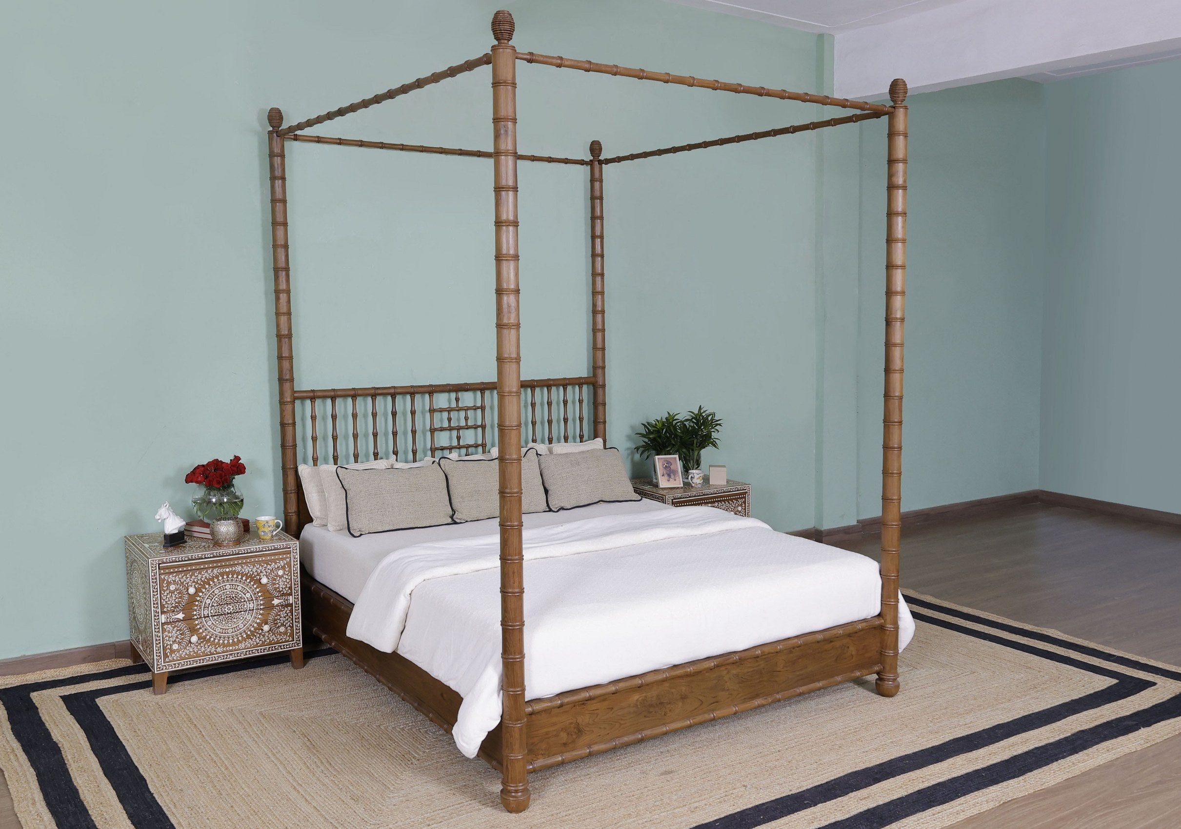 Geary Poster Bed