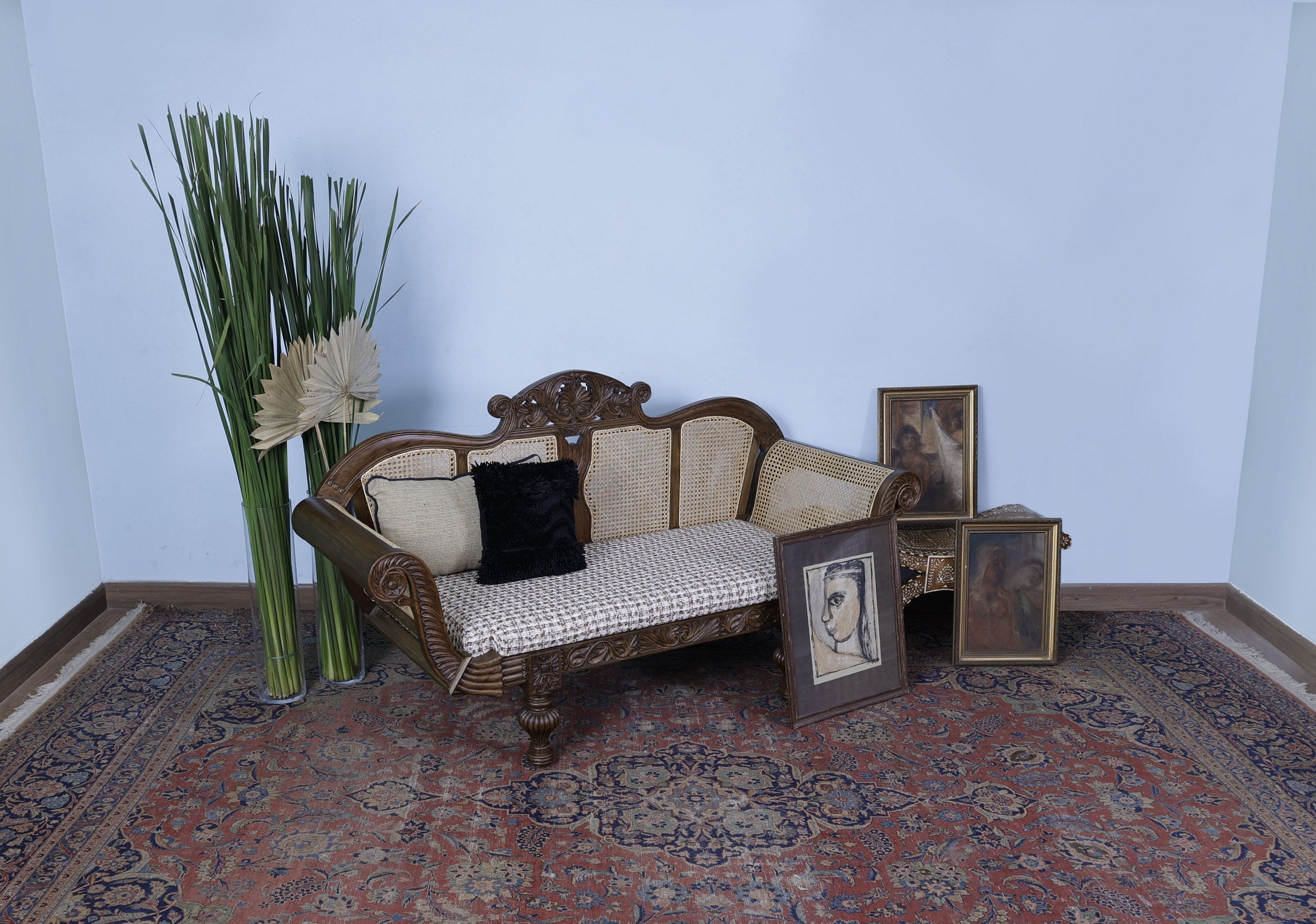 Eze Divan