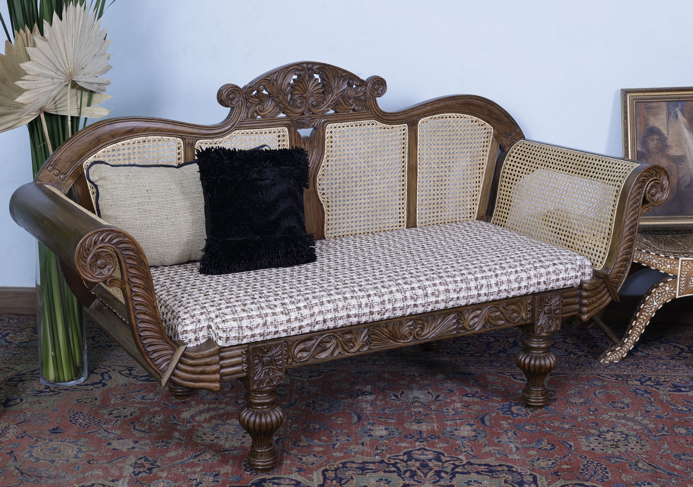 Eze Divan