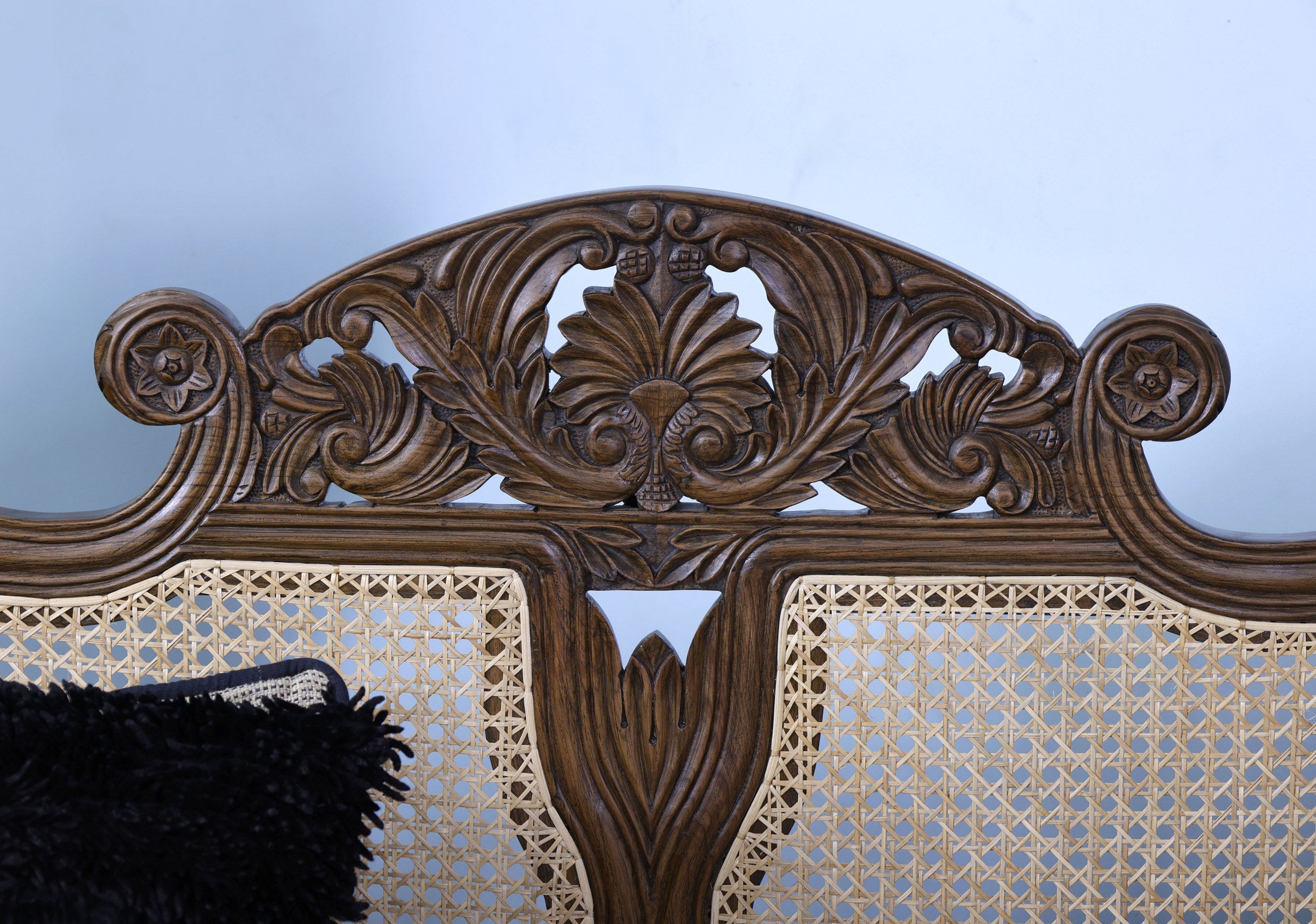 Eze Divan