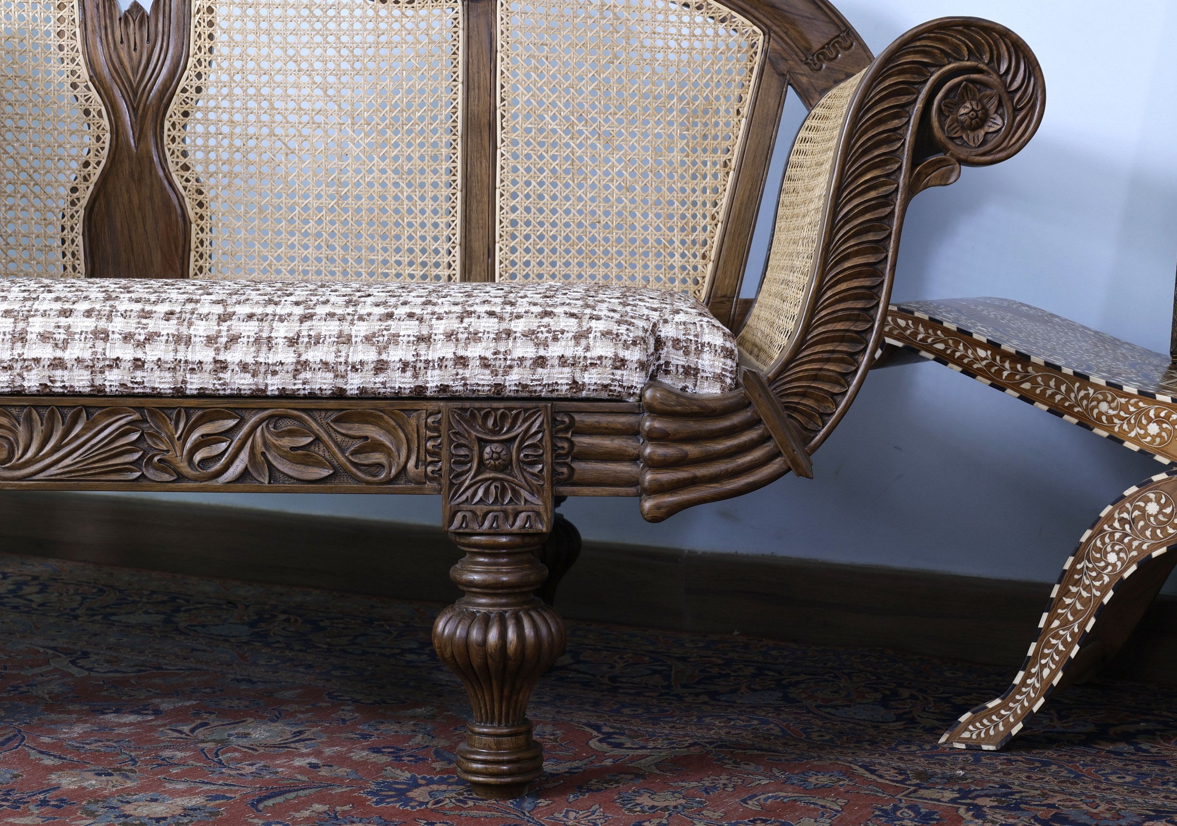 Eze Divan
