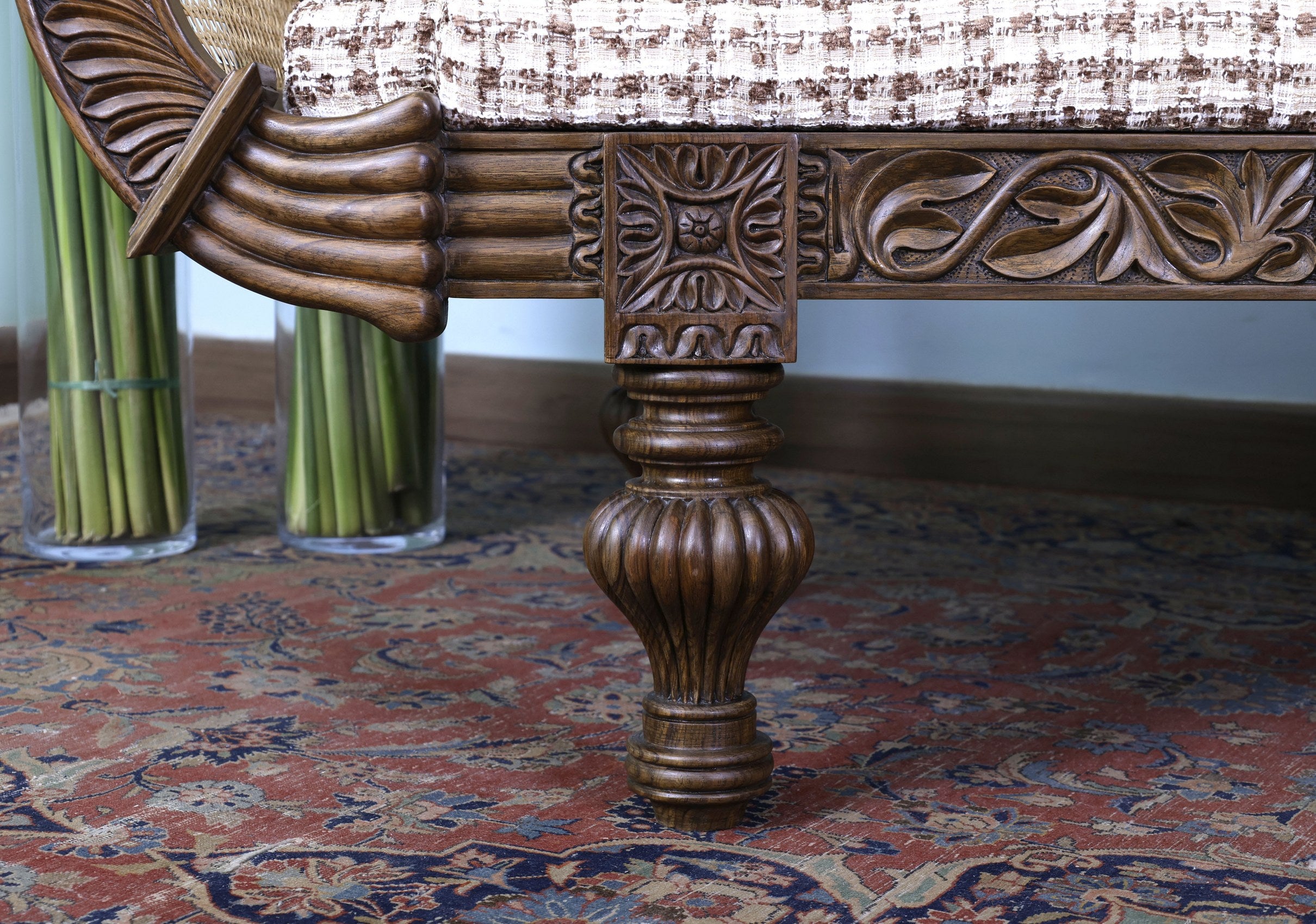 Eze Divan