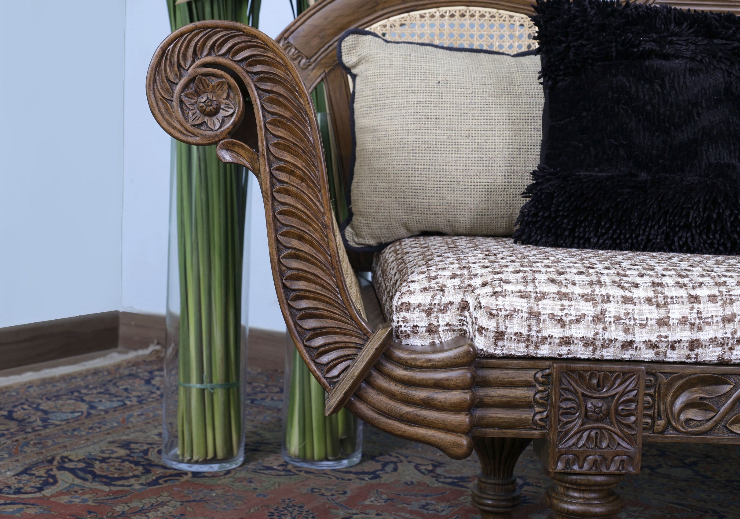 Eze Divan