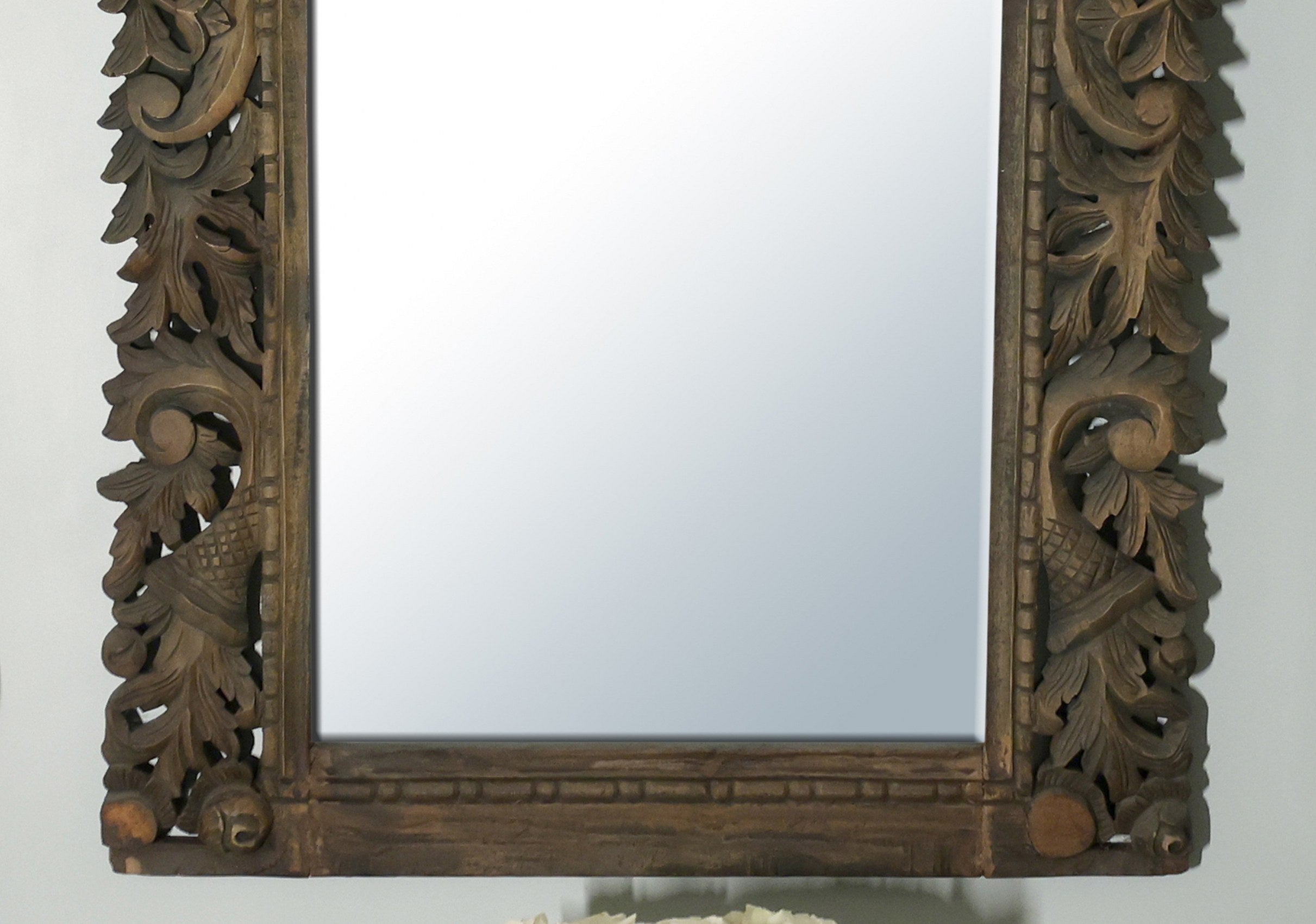 Genero Mirror Frame