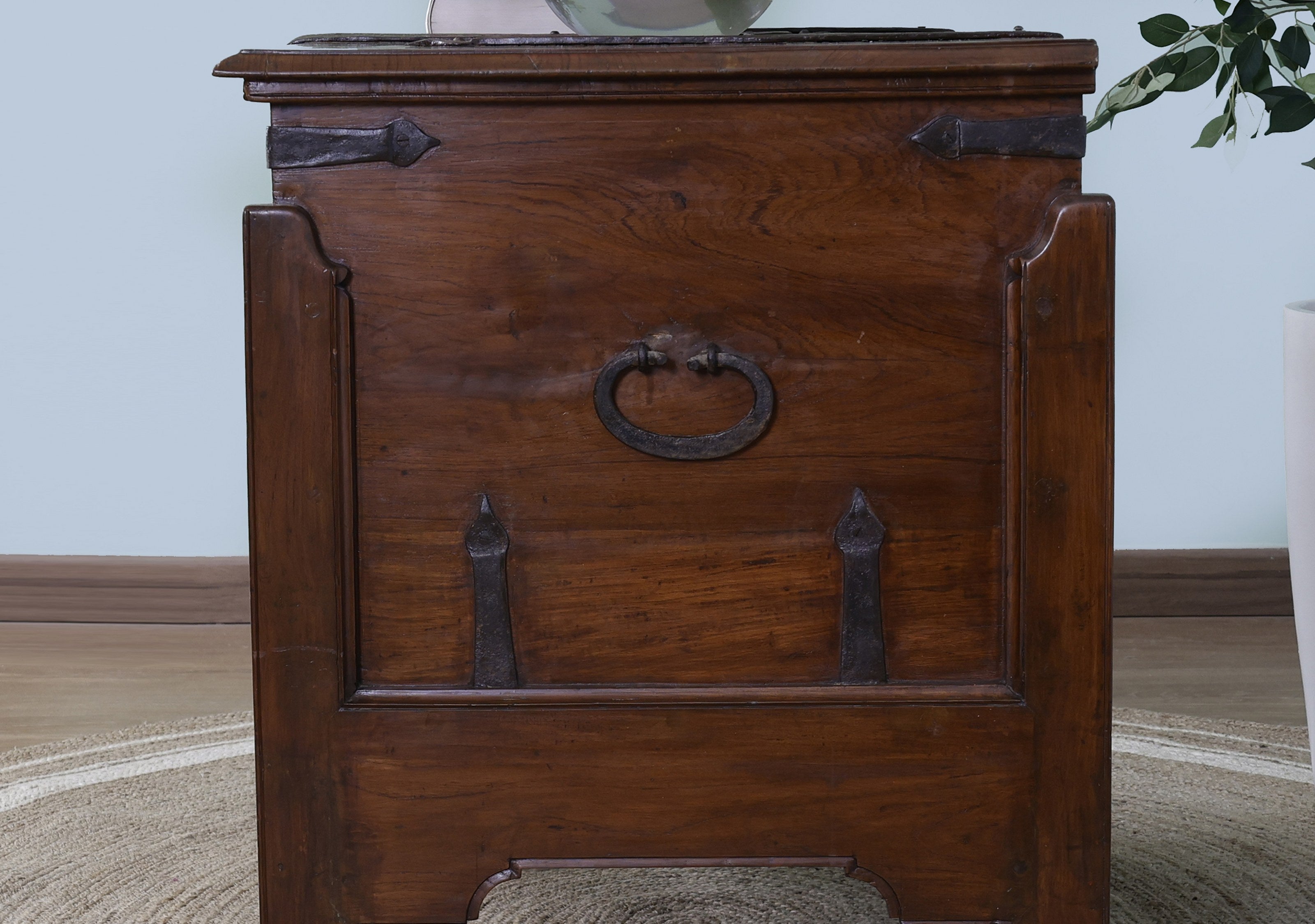 Brody Antique Chest