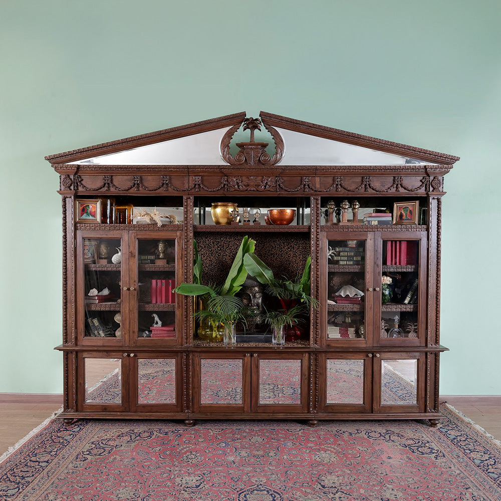 Dauphin Cabinet
