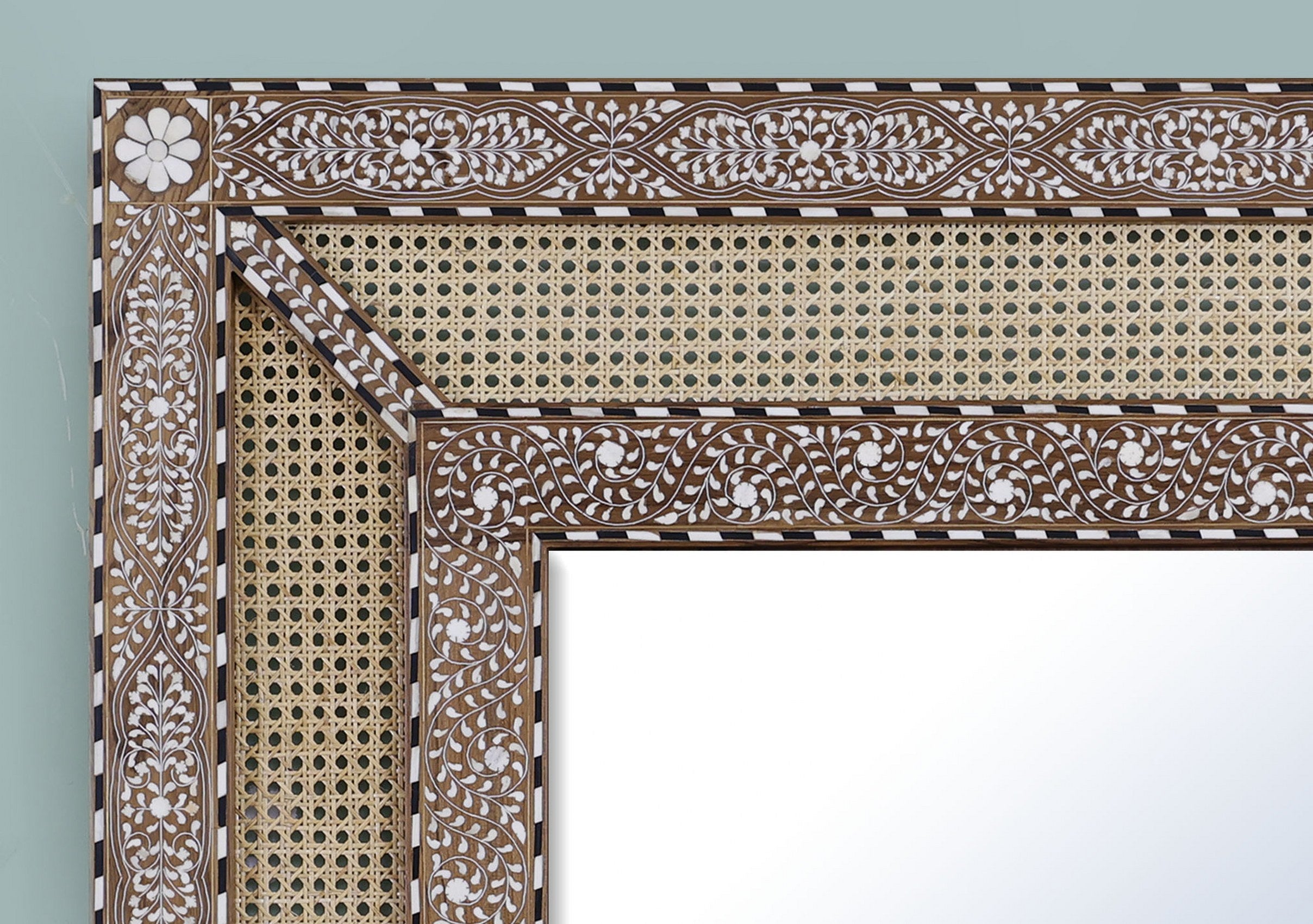 Lindo Mirror Frame