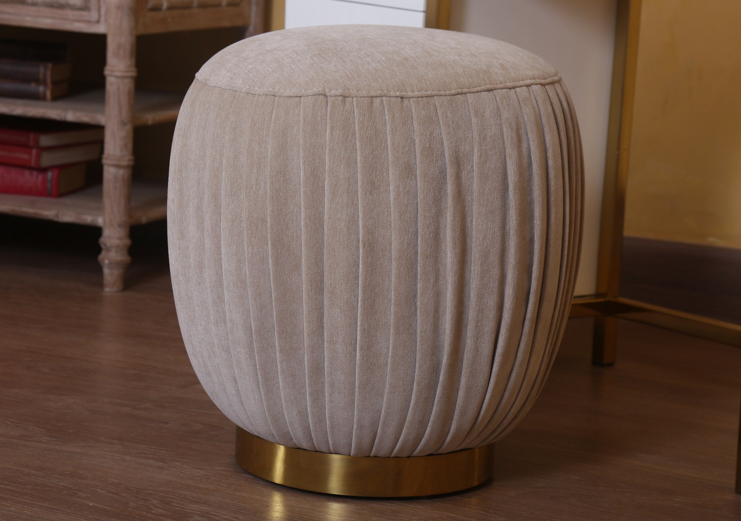 Hanning Stool