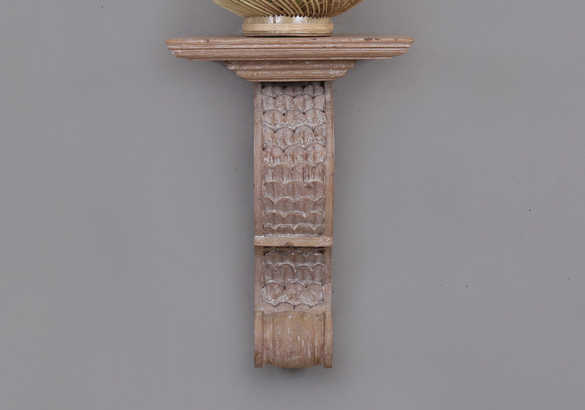 Francesco Fish Scale Bracket