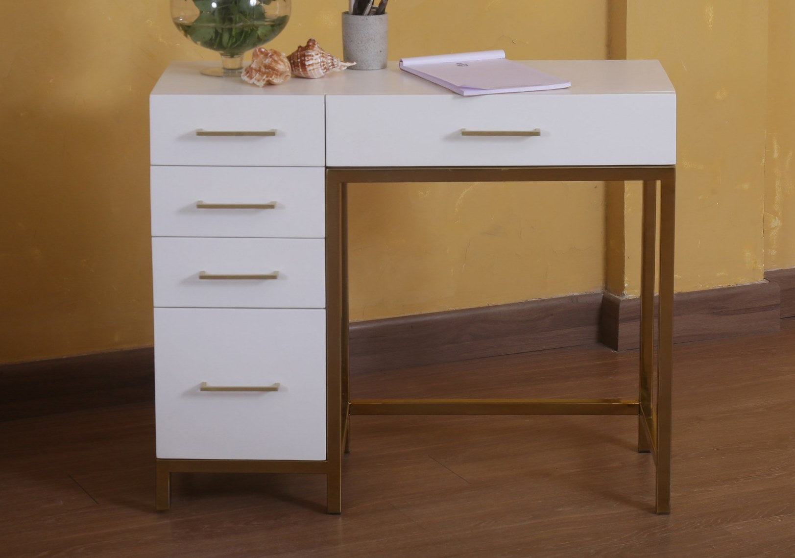 Nathan Desk