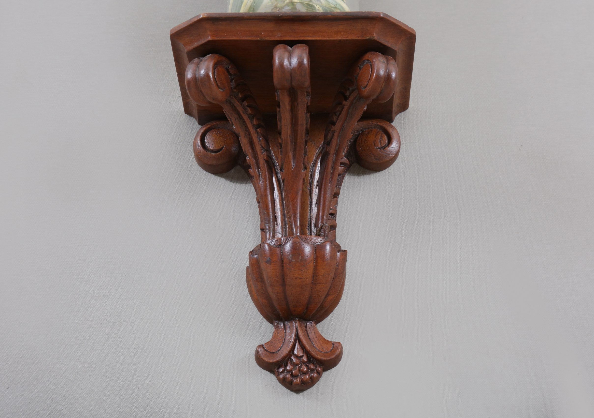 Gabriel Fleur-de-lis Bracket