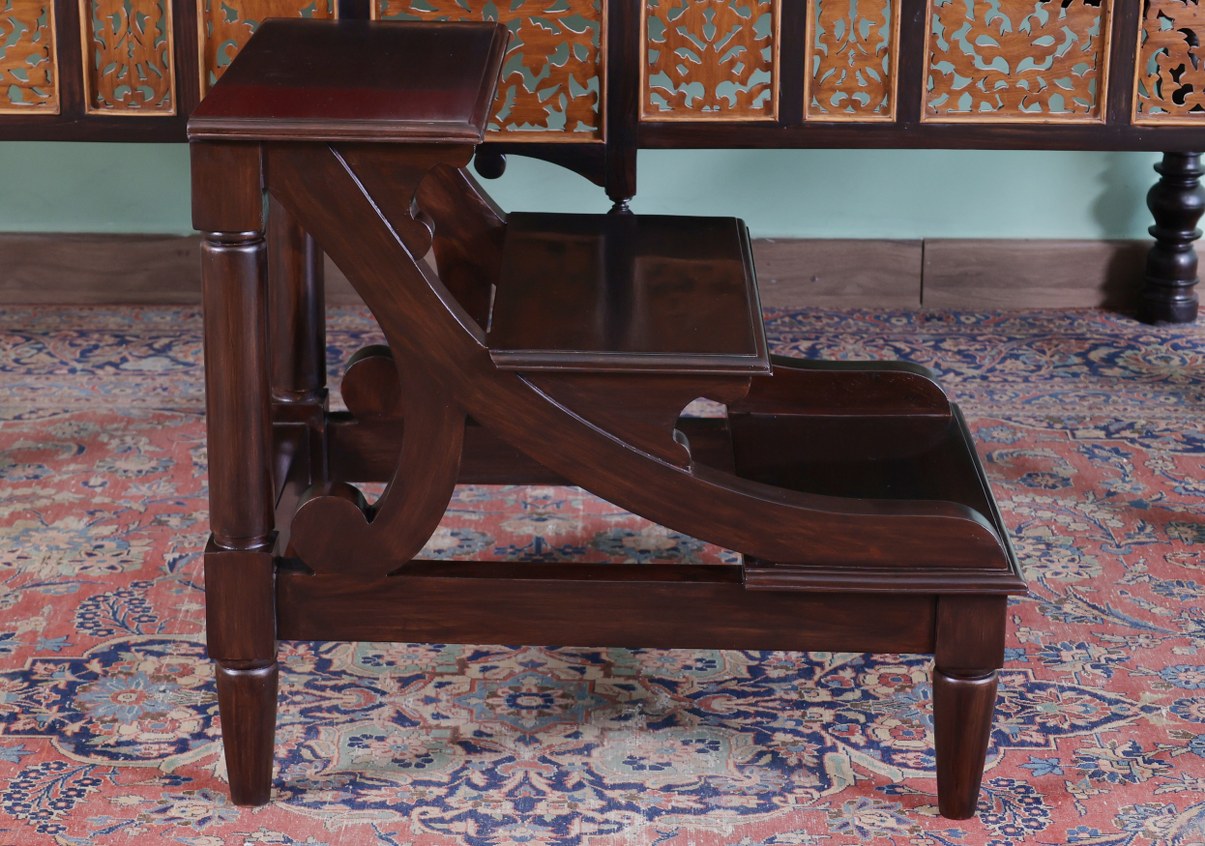 Hendrik Step Stool