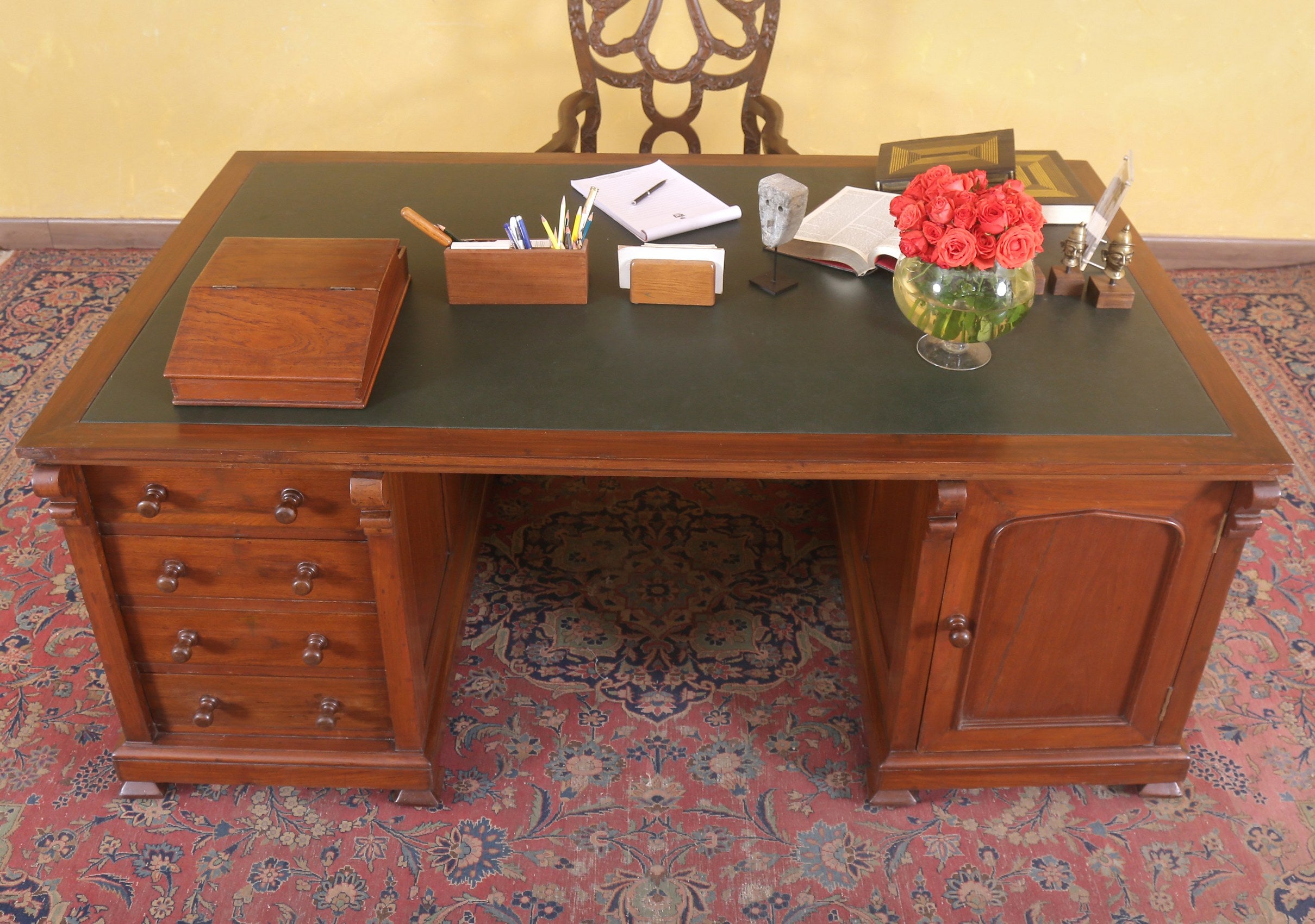Bailey Partners Desk