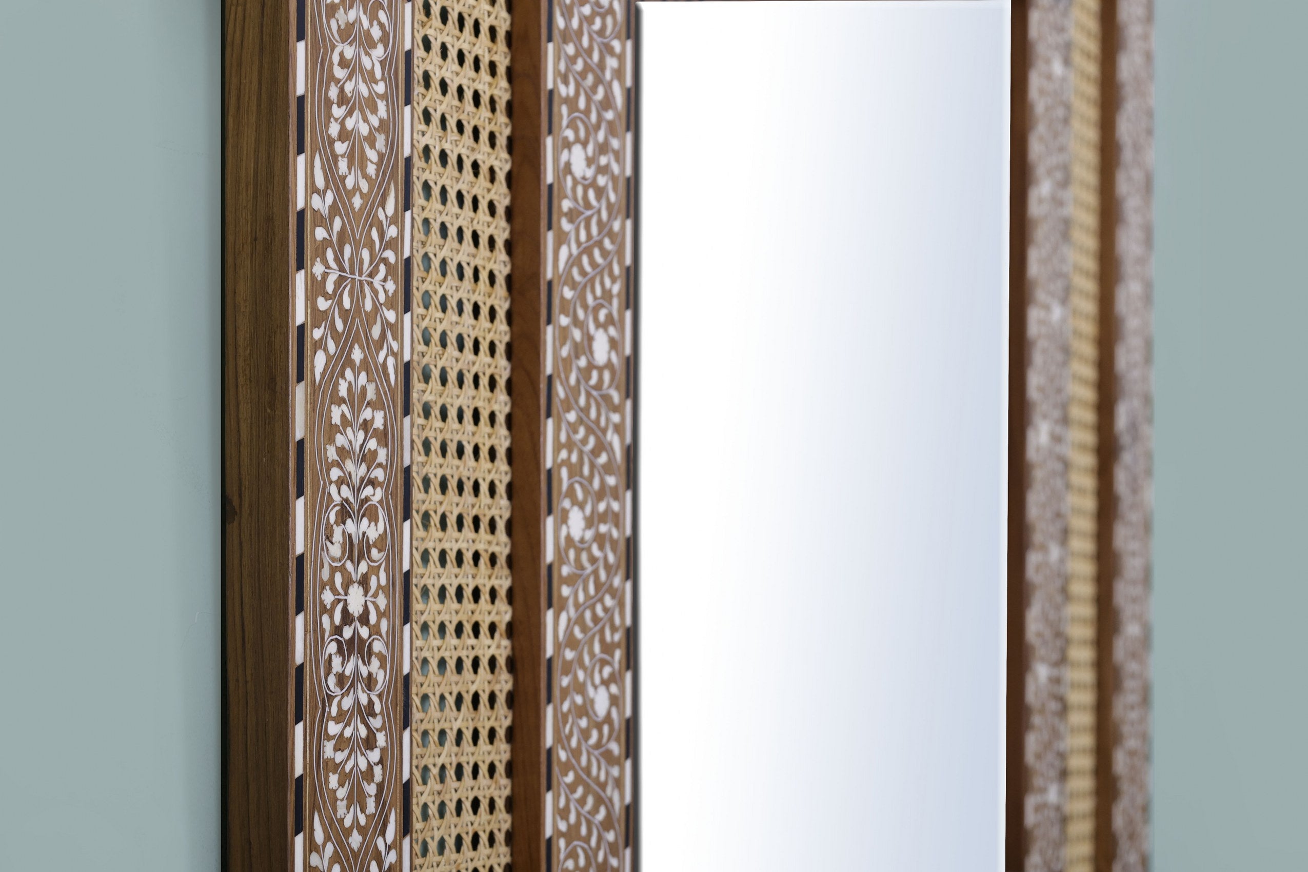 Lindo Mirror Frame