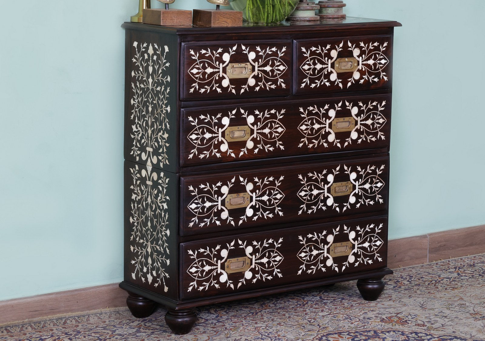 Gysbort Chest of Drawers