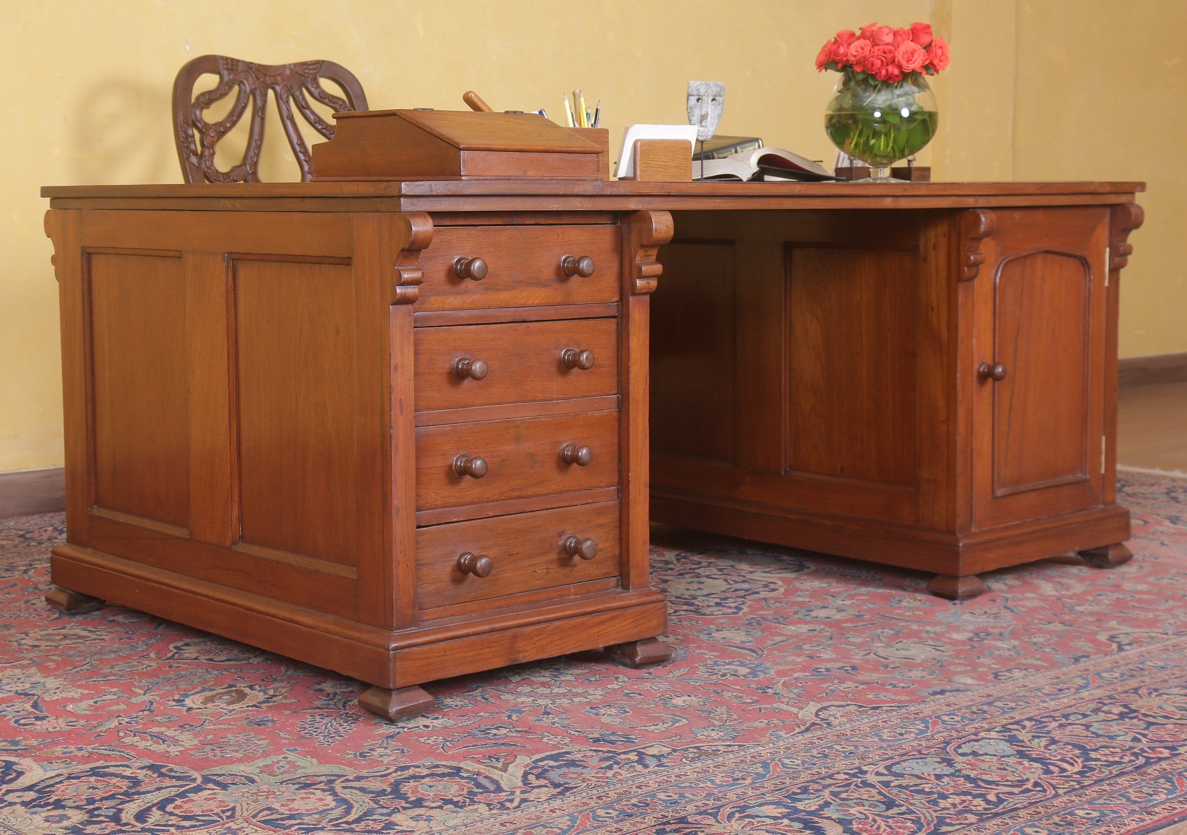 Bailey Partners Desk