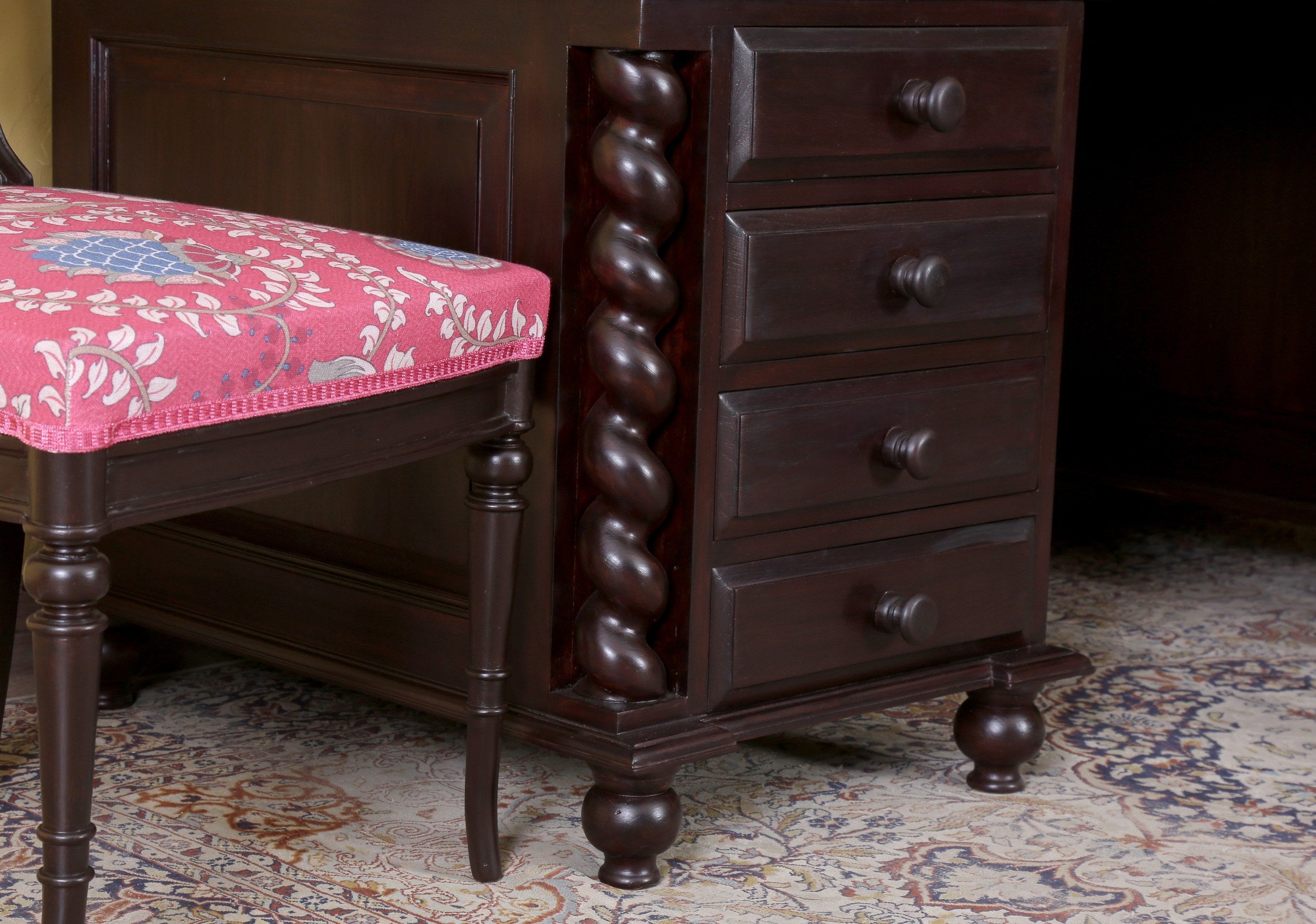 Dennis Gallery Desk