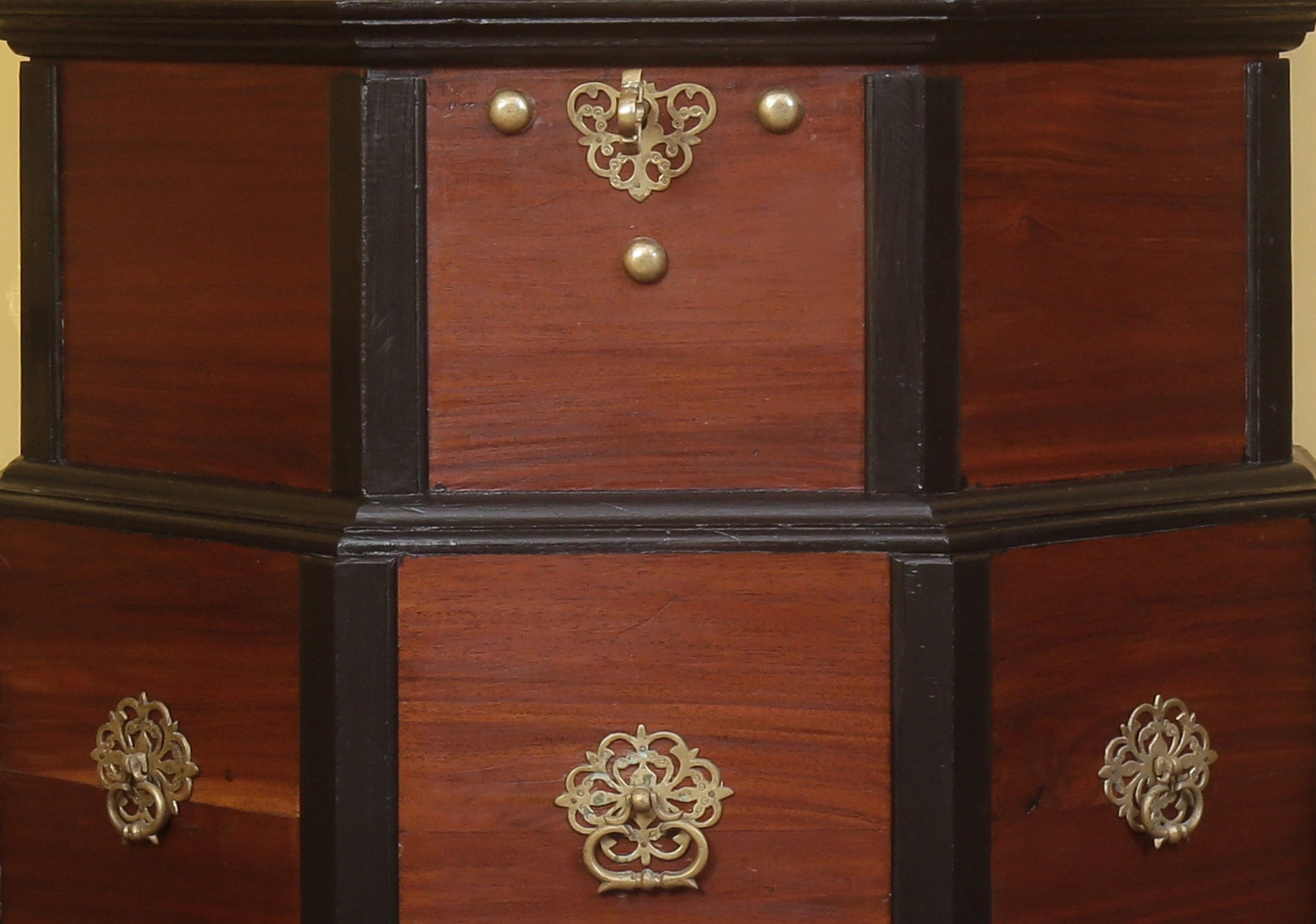 Galle Chest