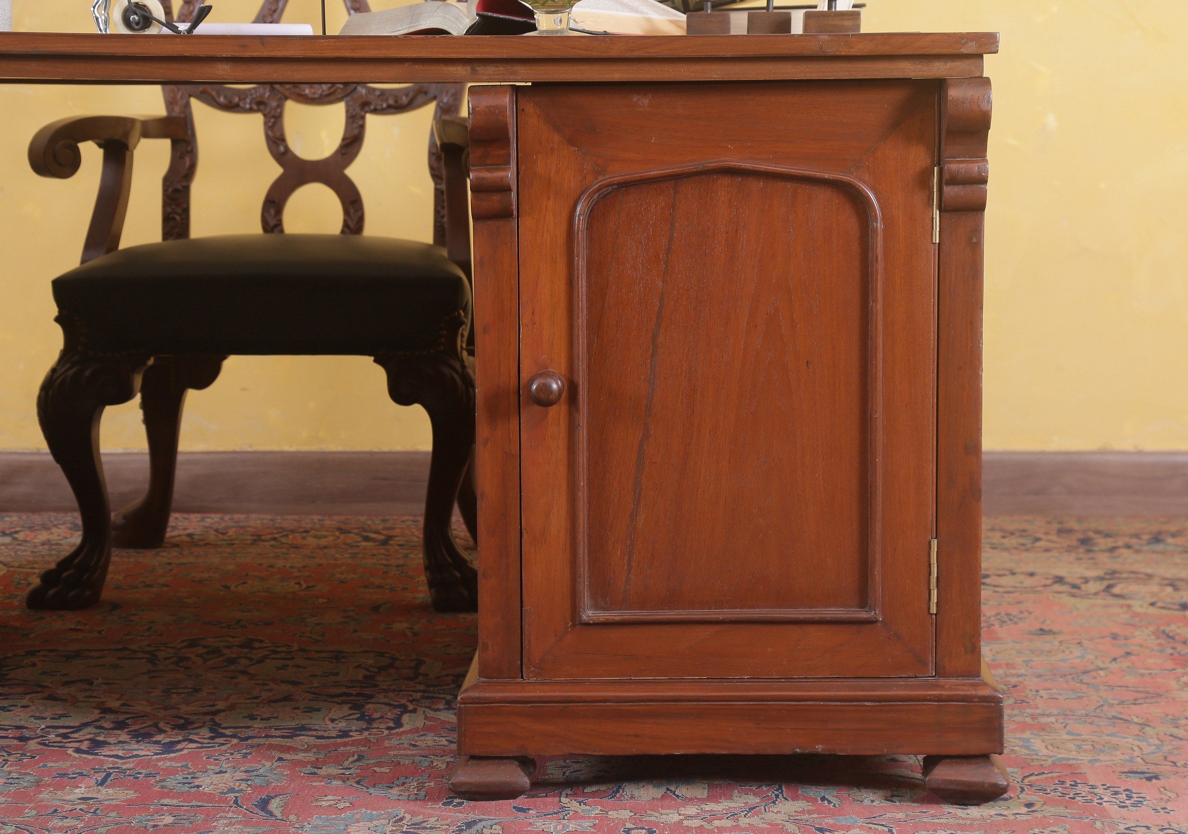 Bailey Partners Desk