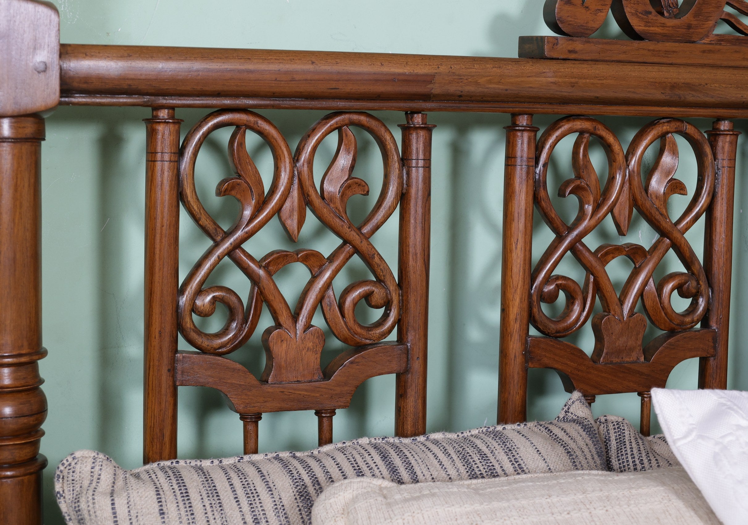Lloyd antique Poster Bed