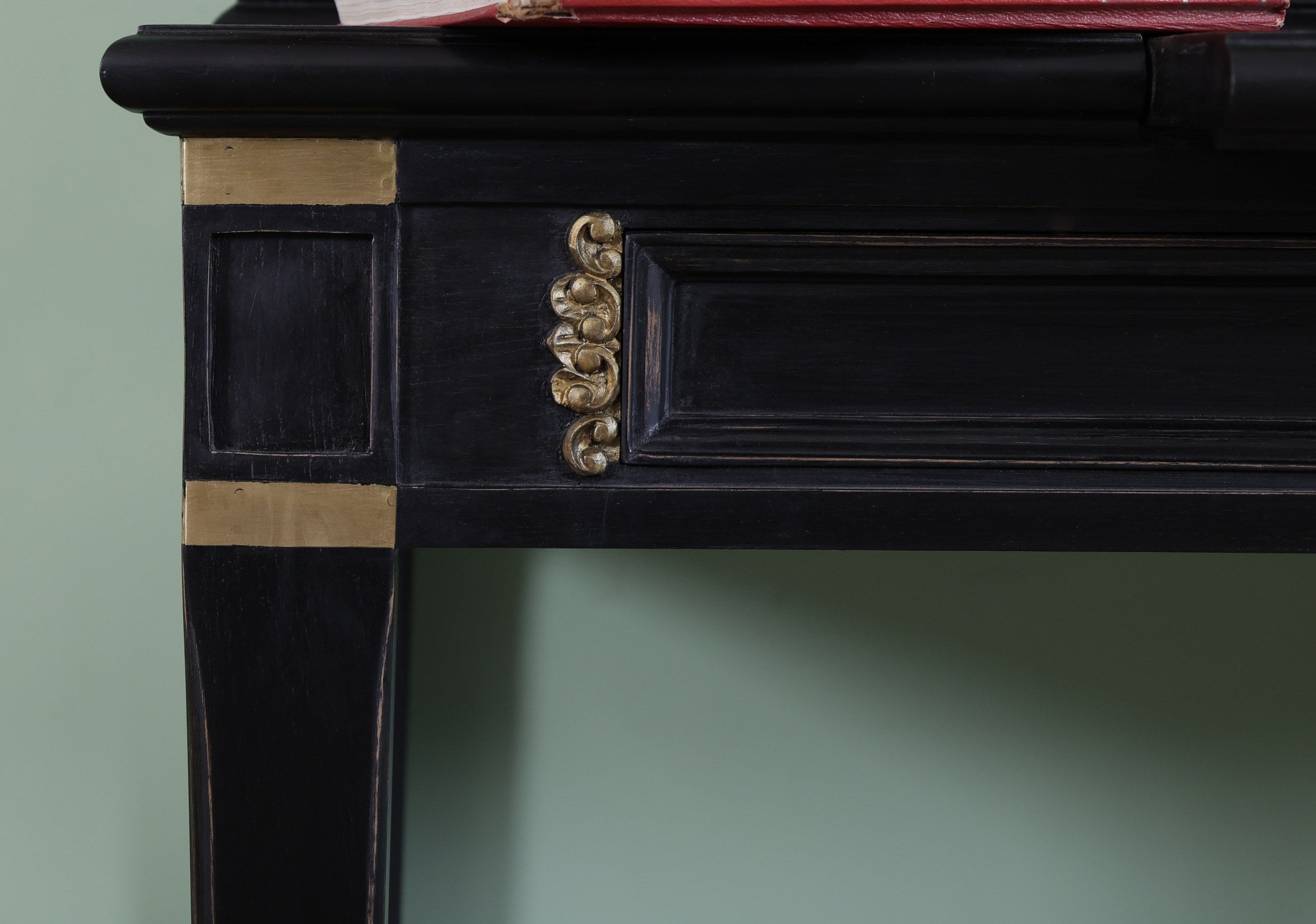 Kironde Desk
