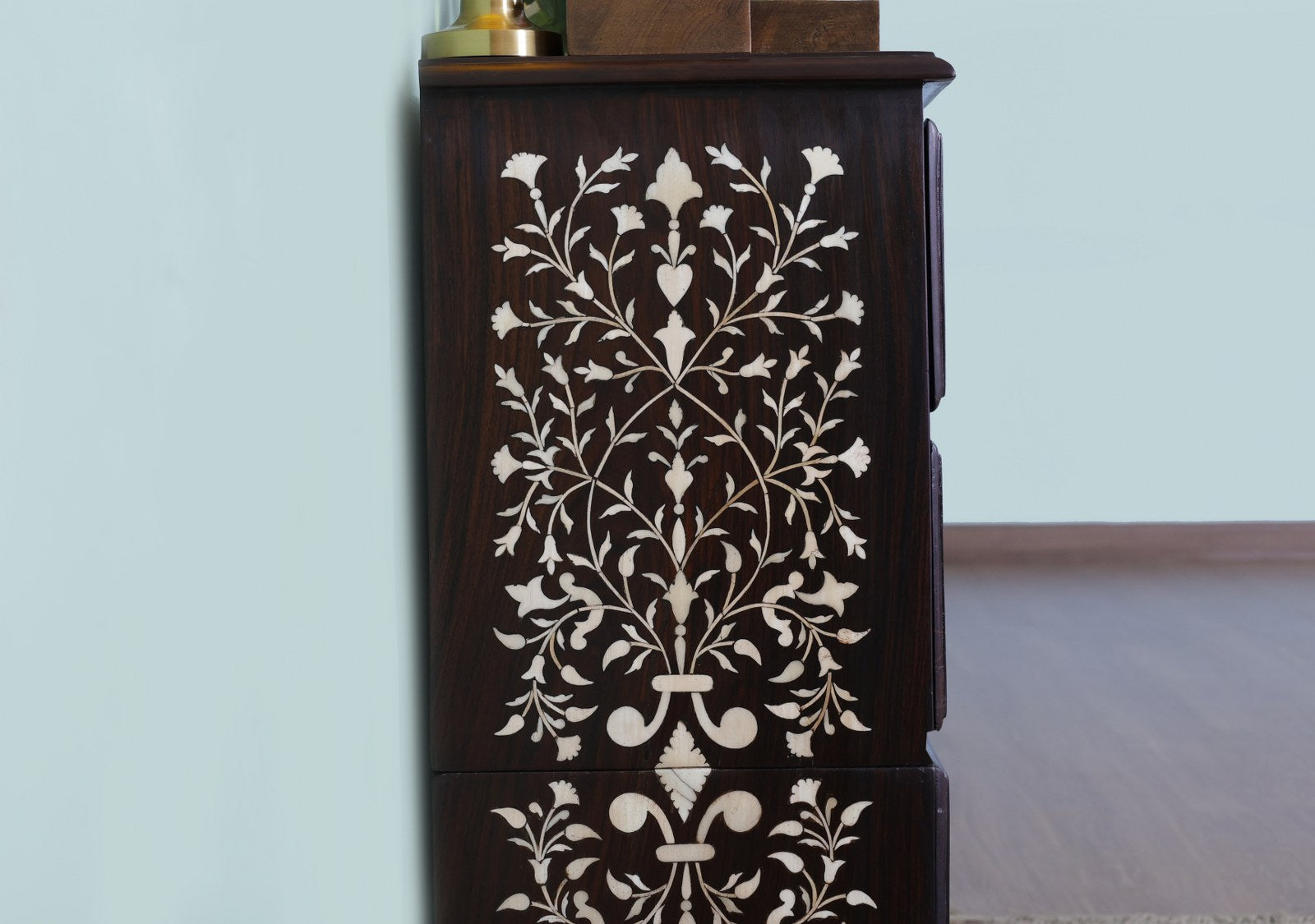 Gysbort Chest of Drawers