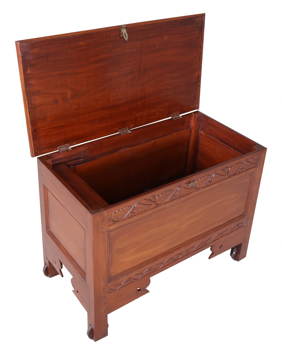 Stigand antique Chest