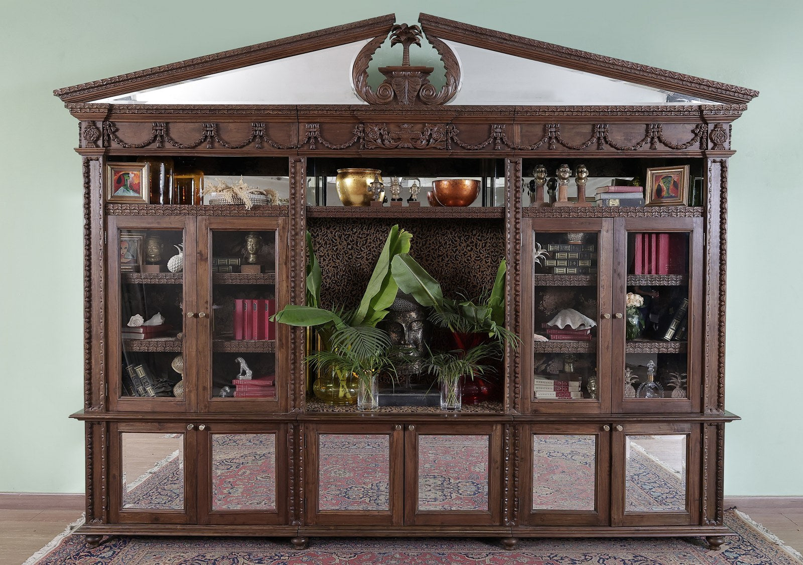 Dauphin Cabinet