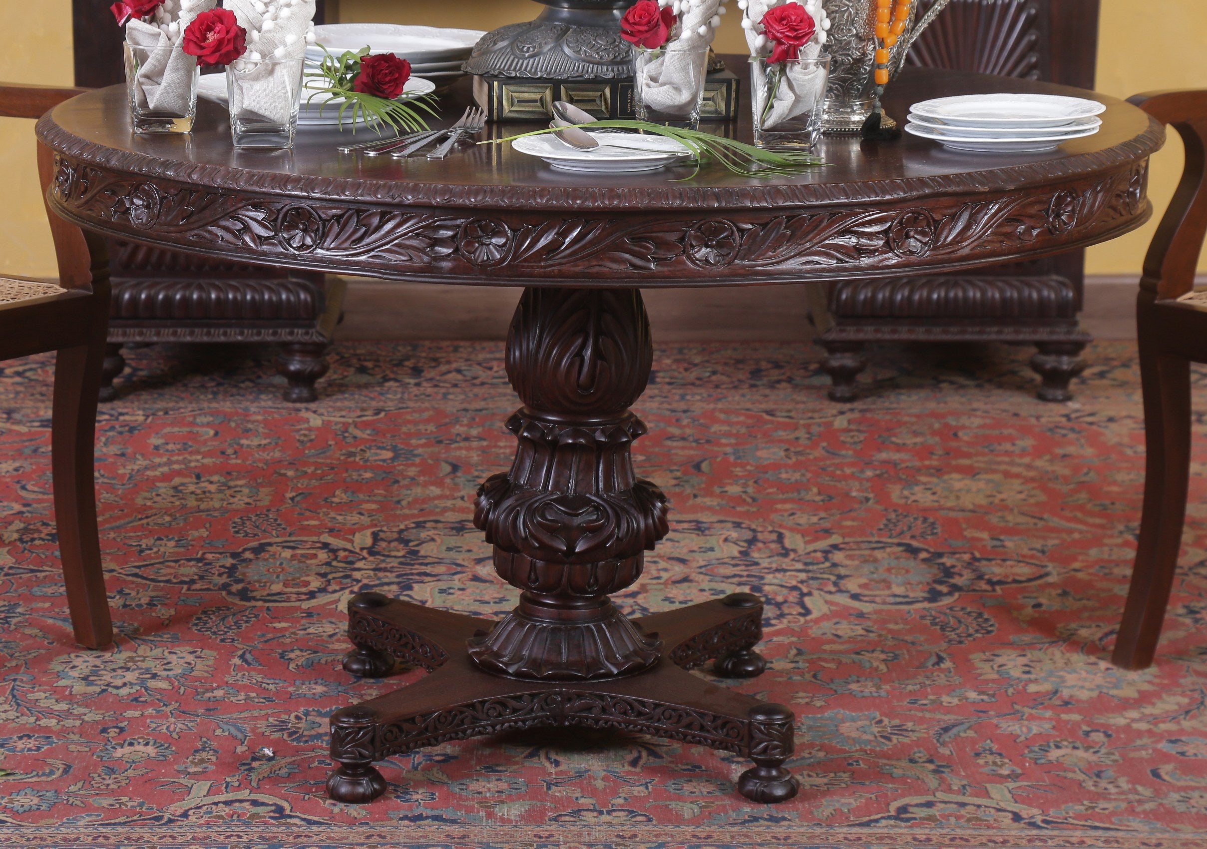 Howe Breakfast Table