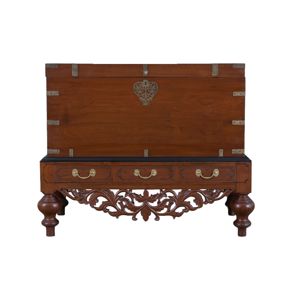 Lestan antique Chest