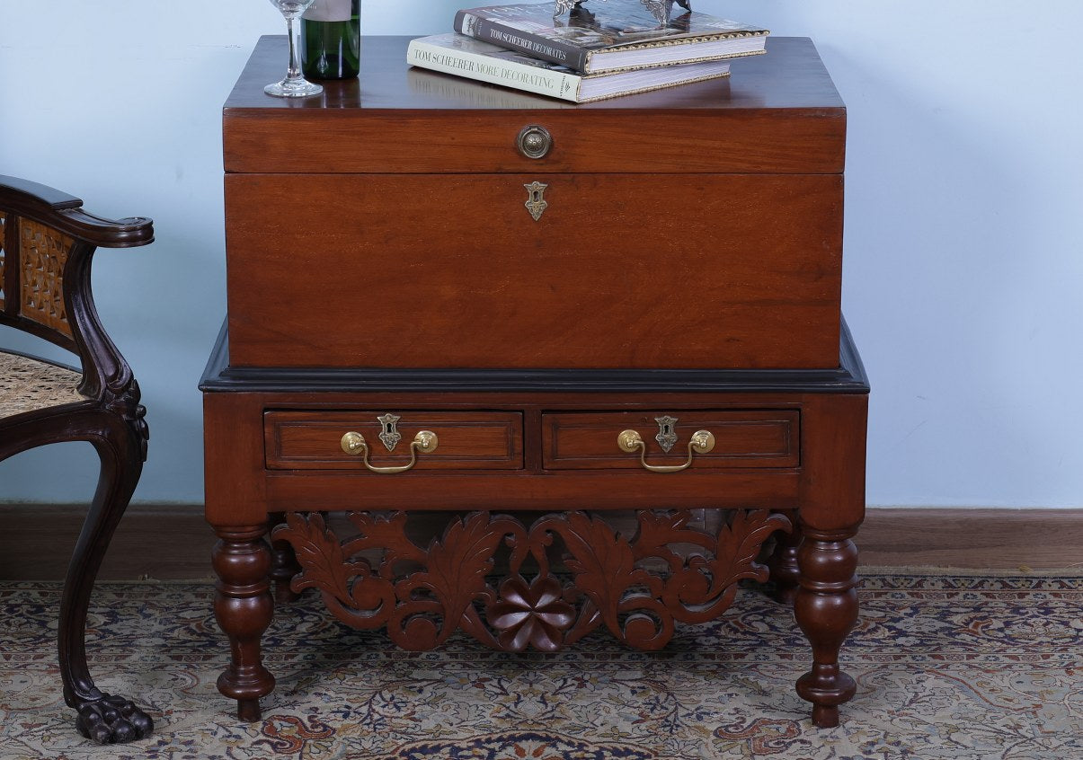 Brugel antique Chest