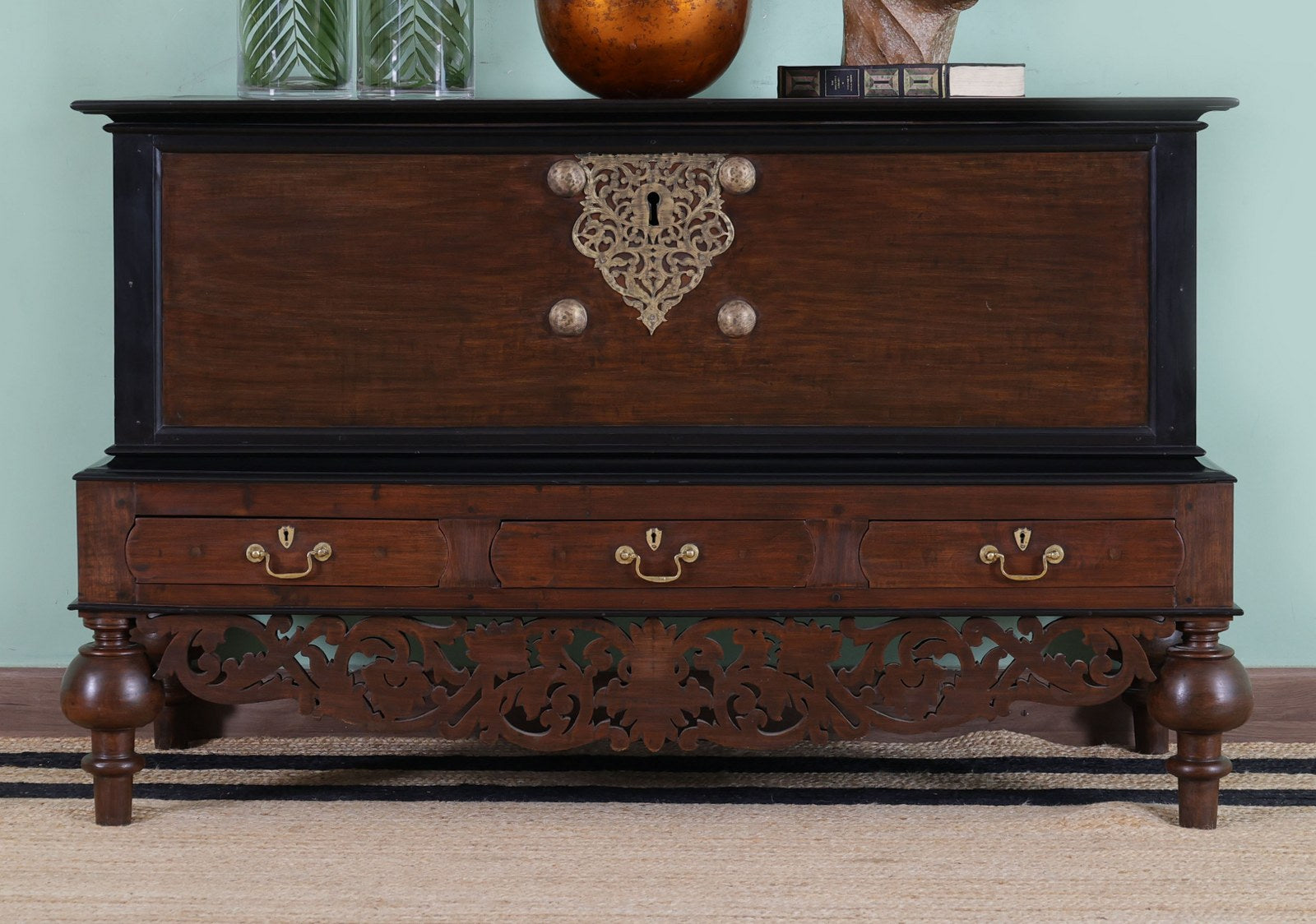 Beckett antique Chest