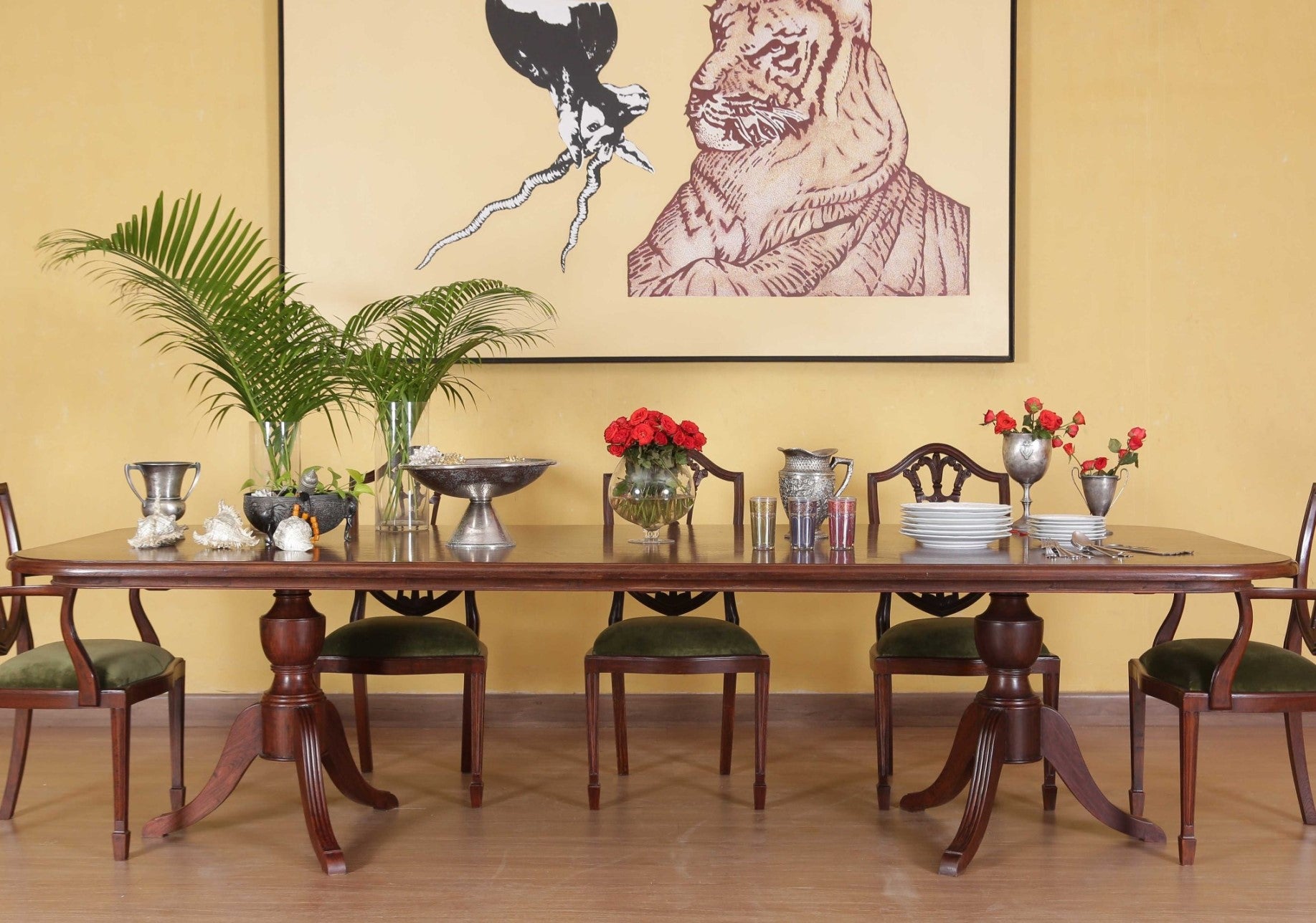 Constans Dining Table