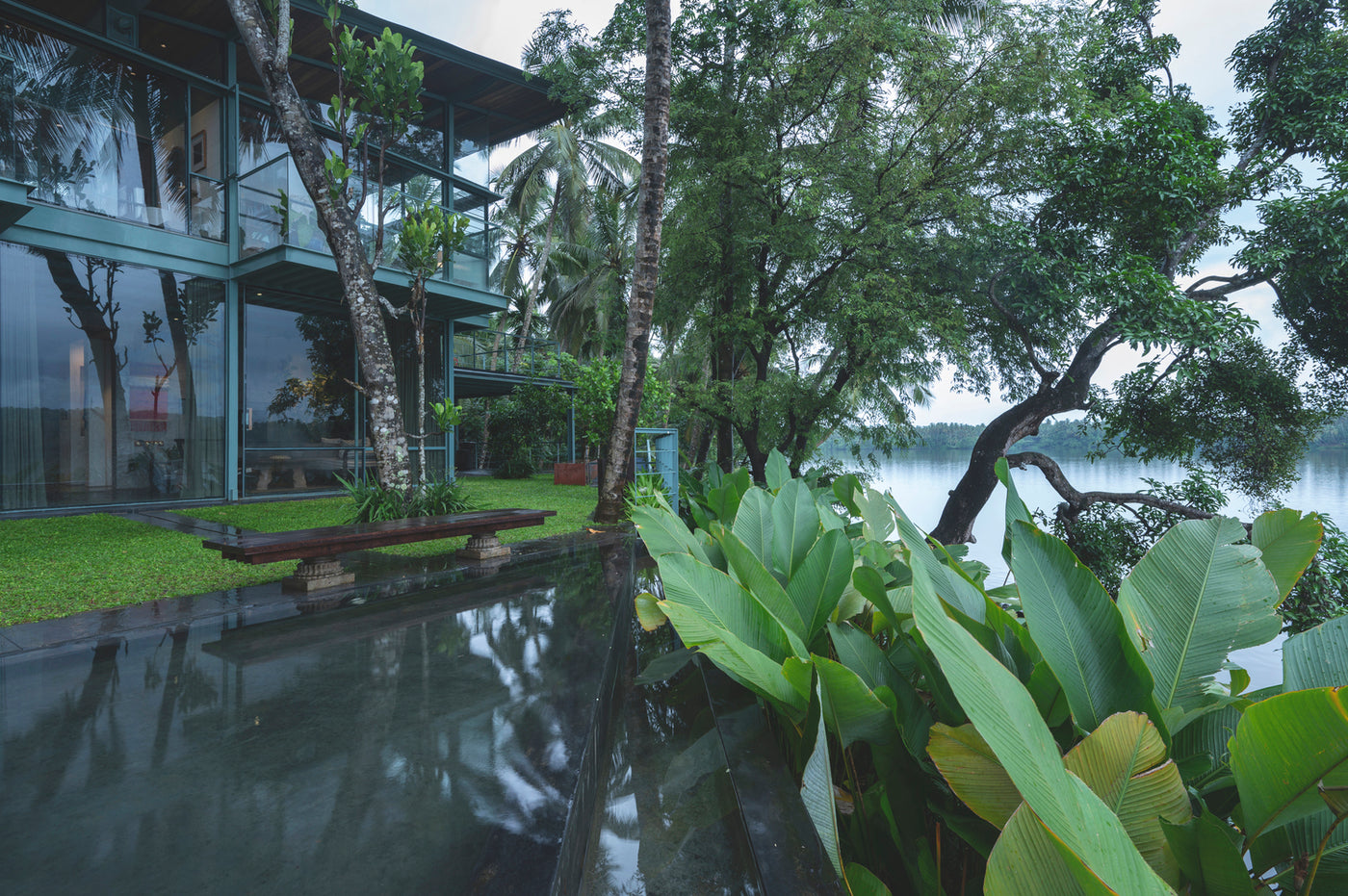 Glass House in Kerala is Modern and Devine