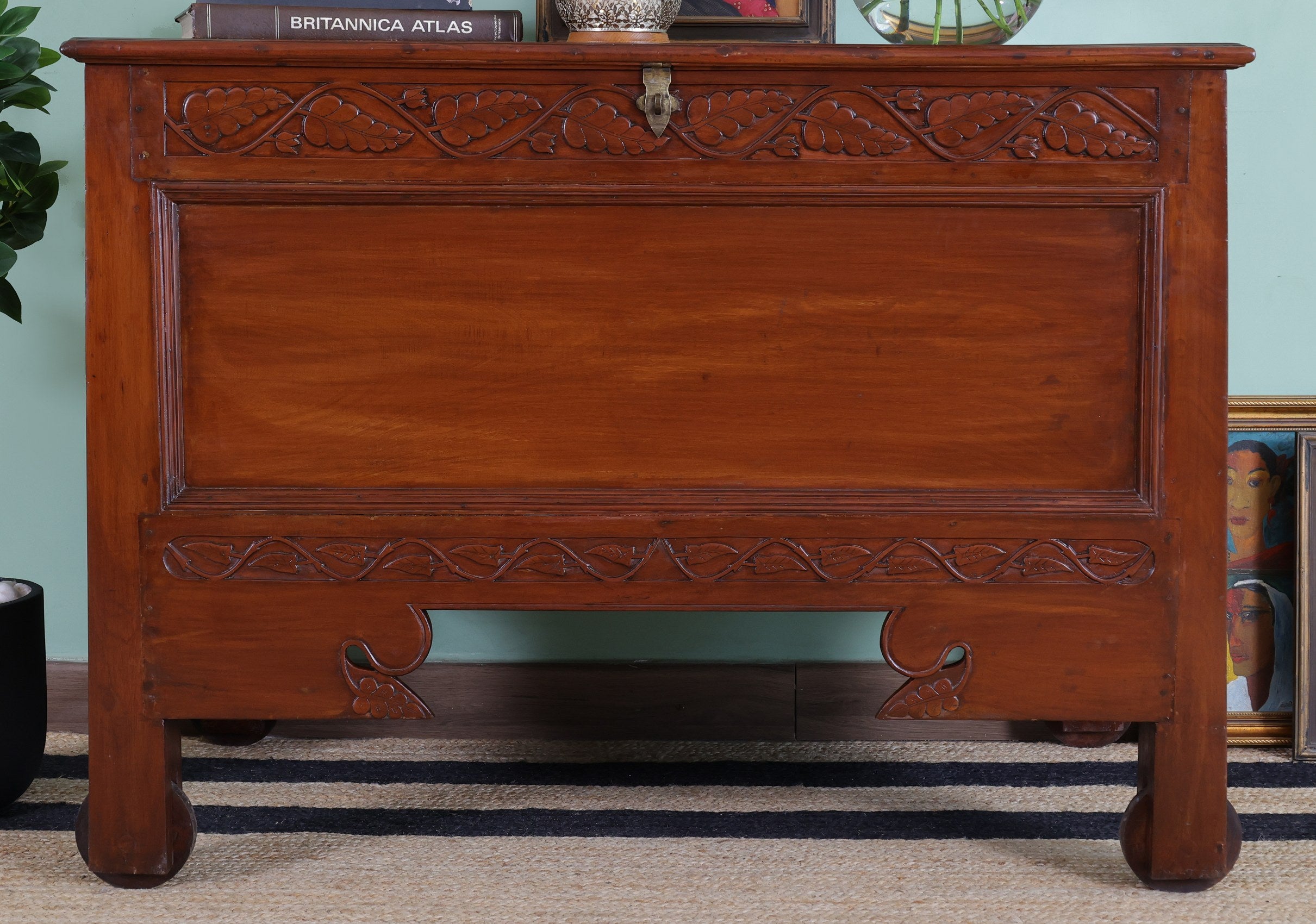 Stigand antique Chest