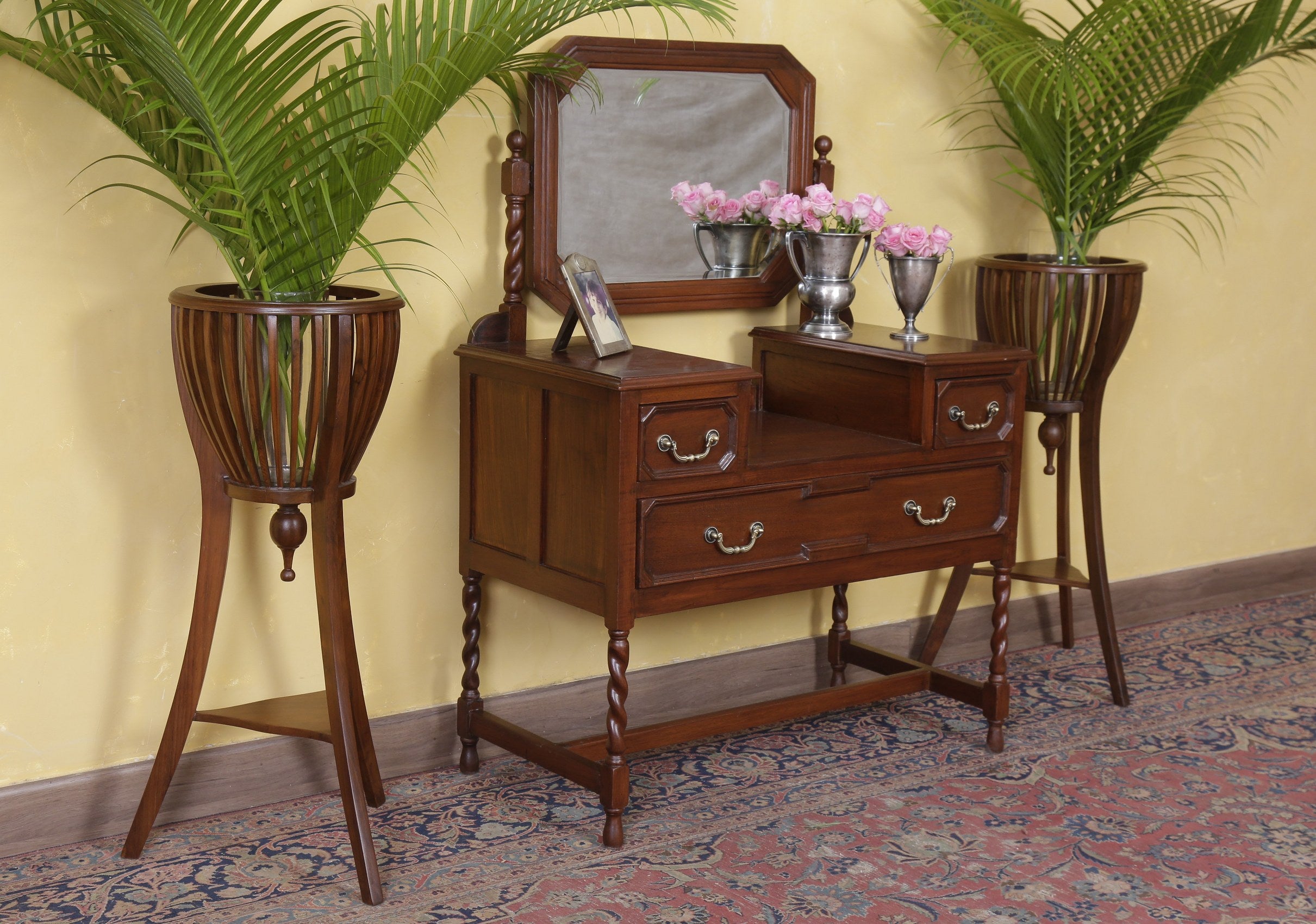 Elizabeth Antique Dressing Table