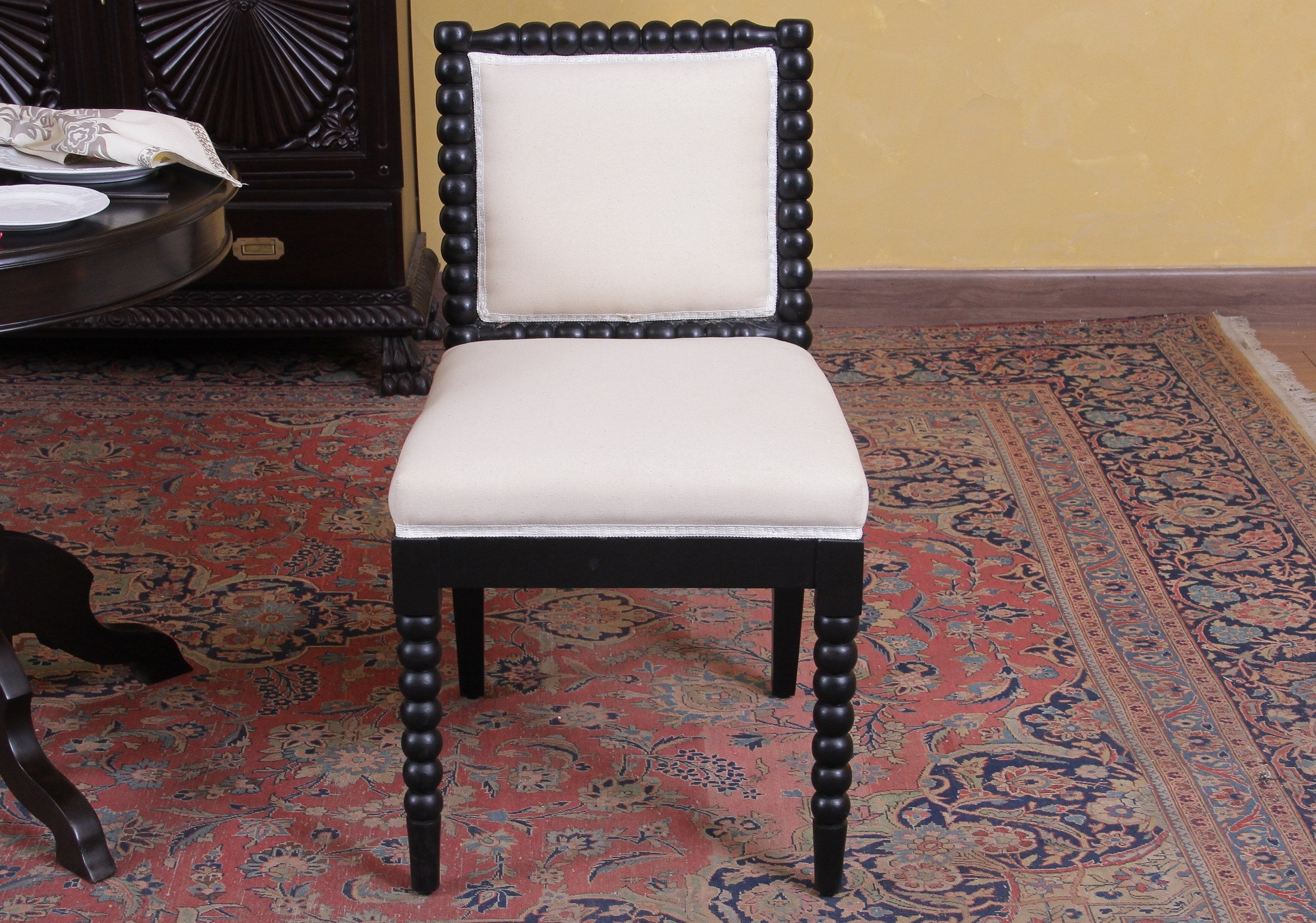 Philias Side Chair