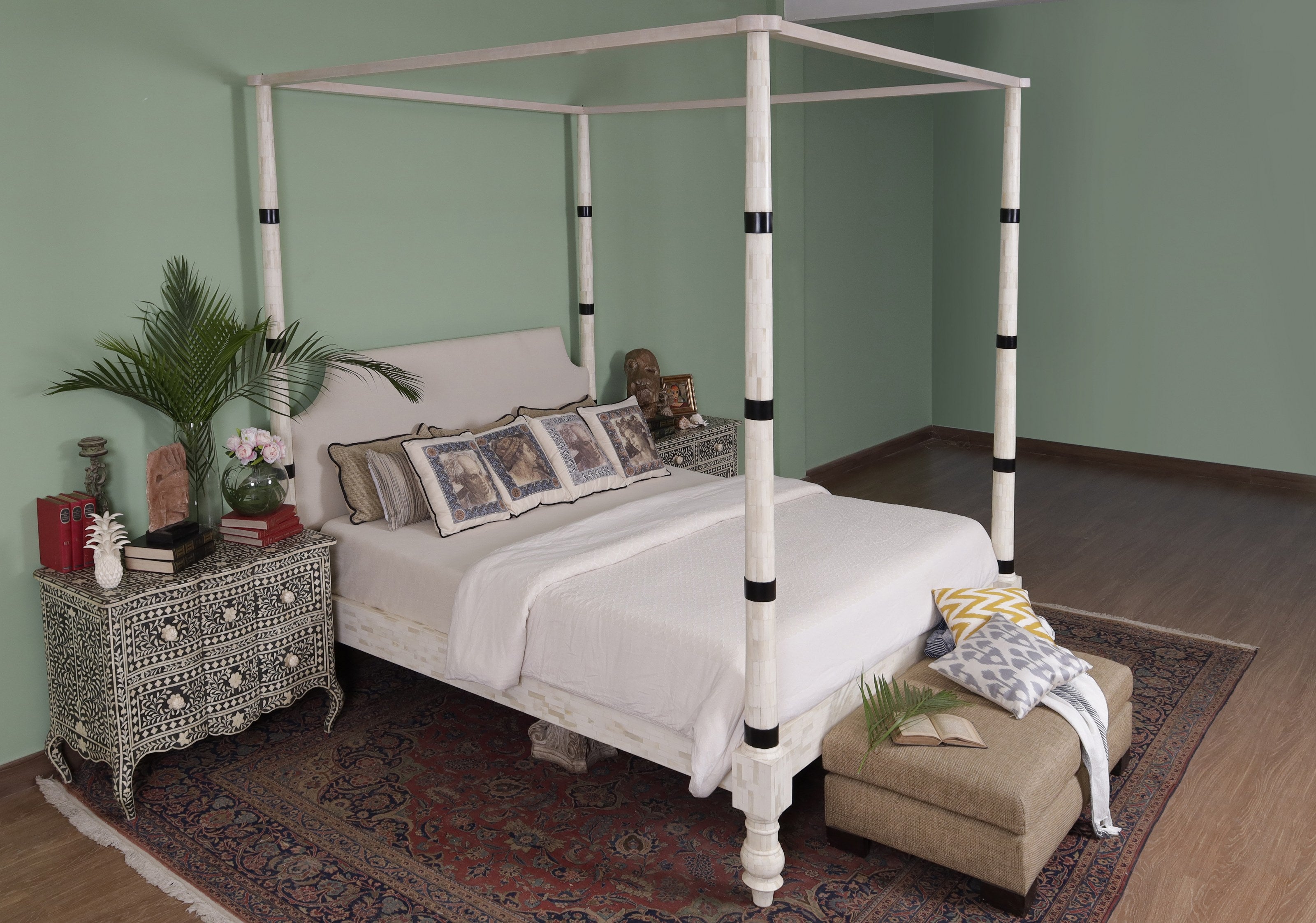 Kalvin Inlaid Poster Bed
