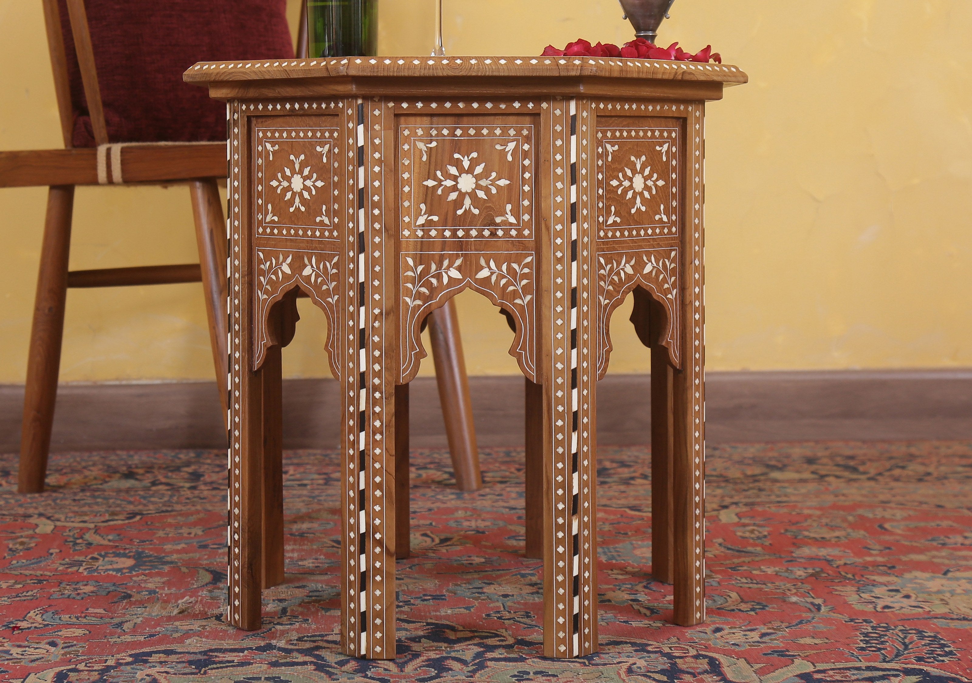 Lyron Table