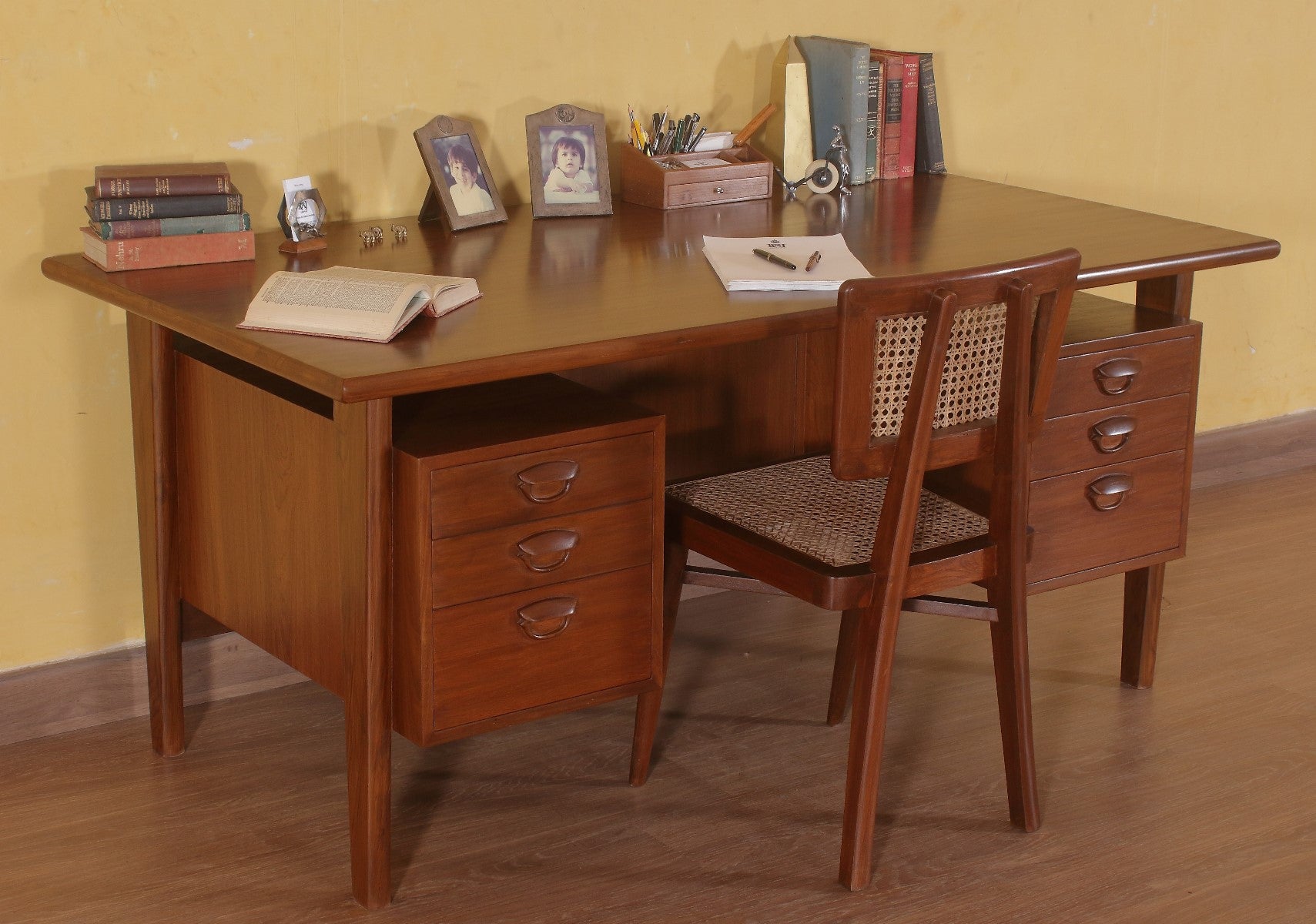 Wilberforce Desk