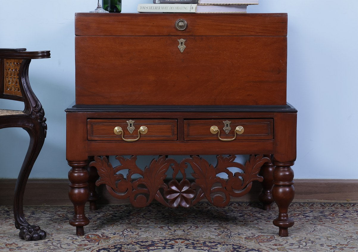 Brugel antique Chest