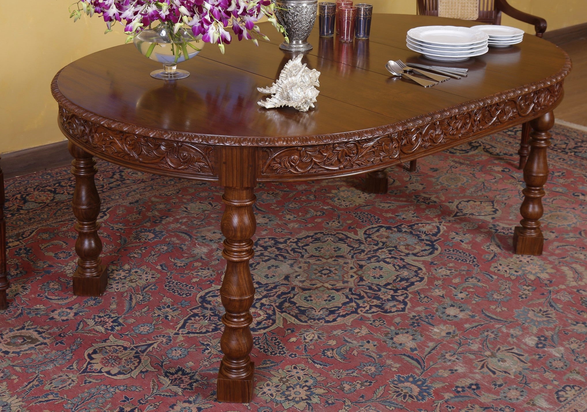Johan Dining Table