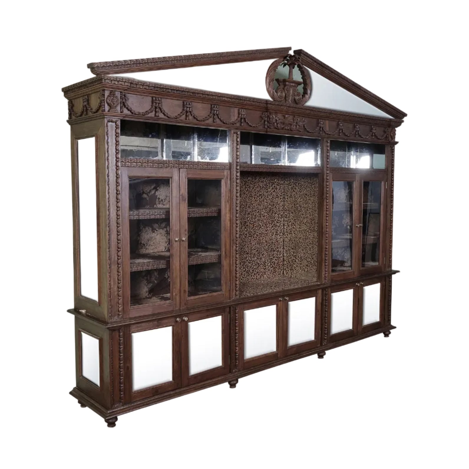 Dauphin Cabinet