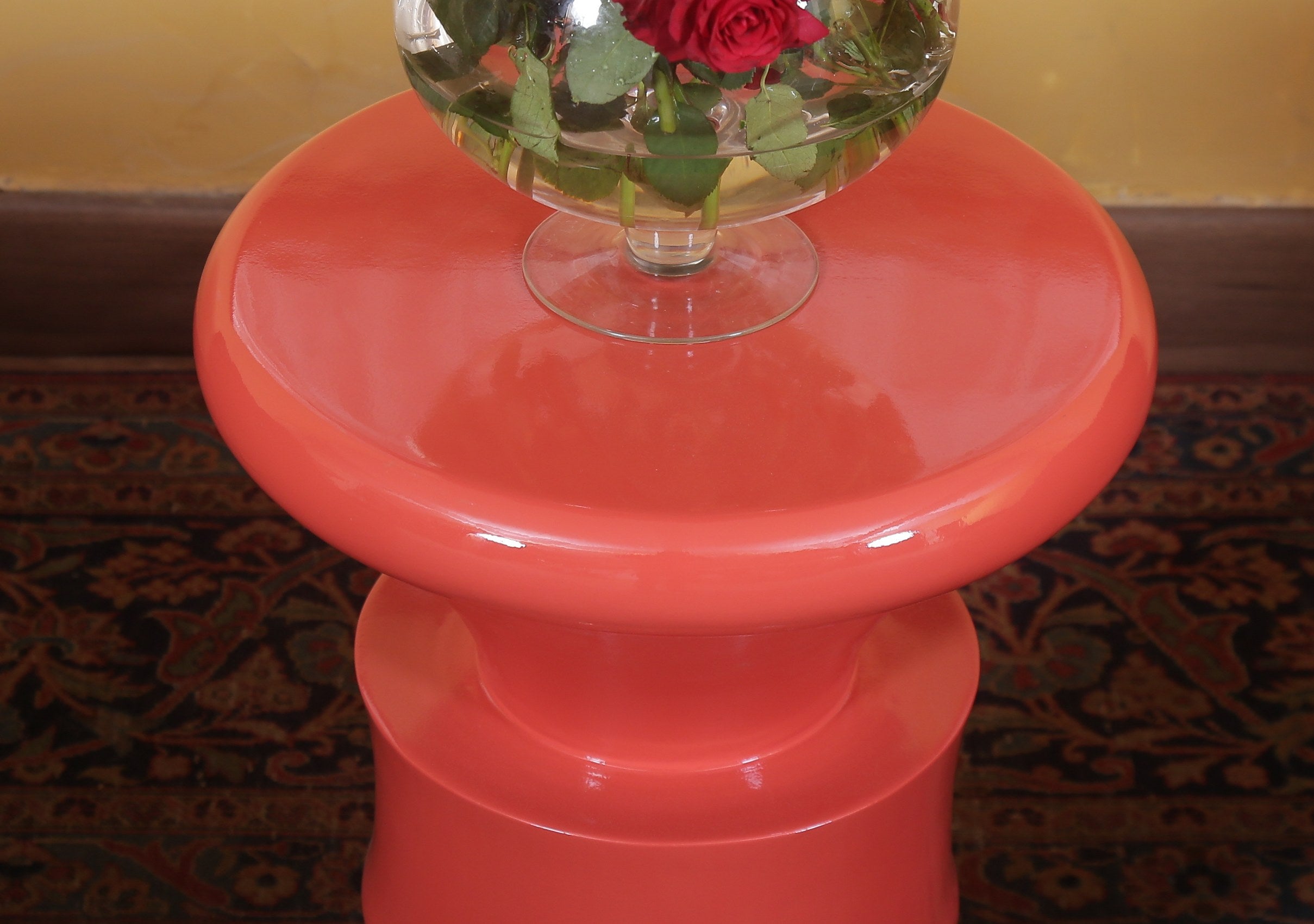 Laura Table