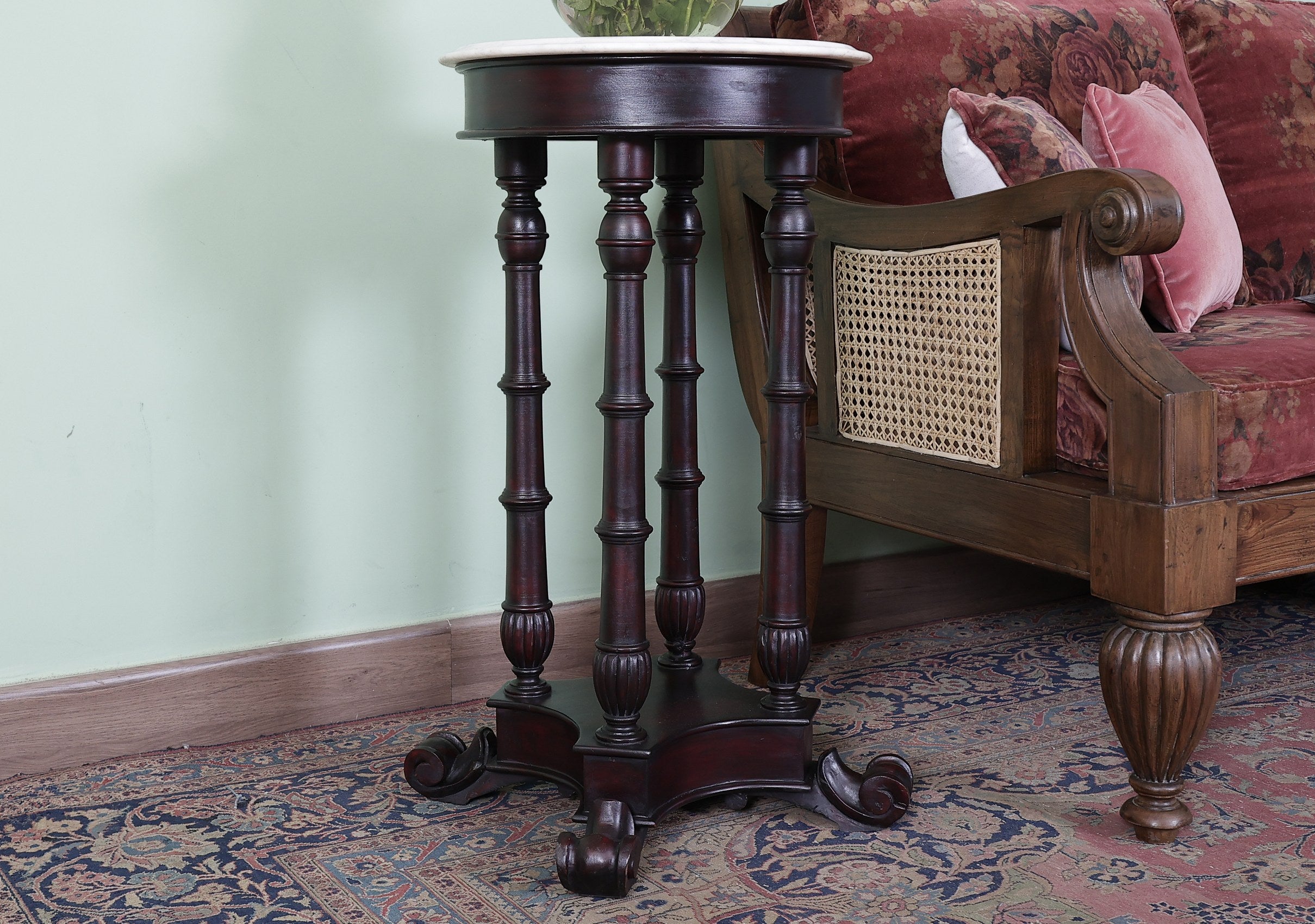 Thynne Table