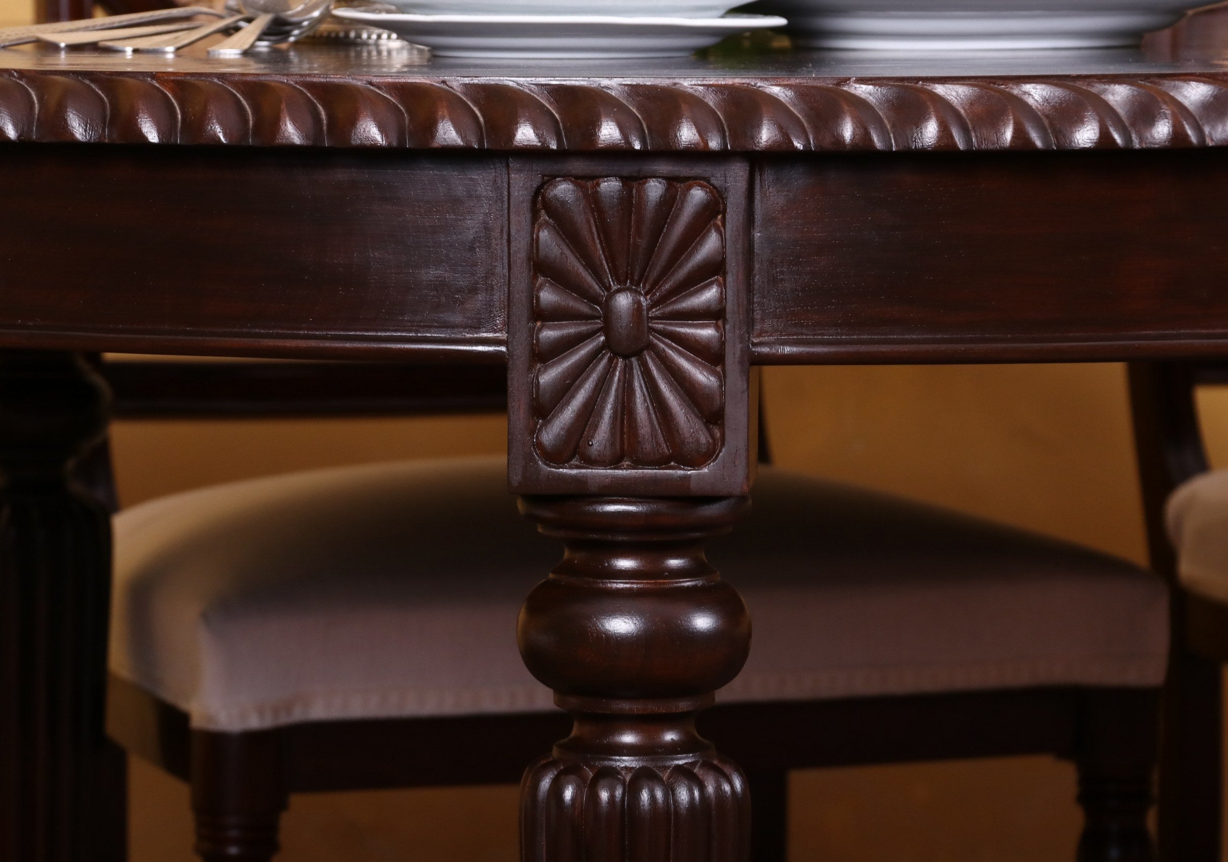 Bentwich Dining Table