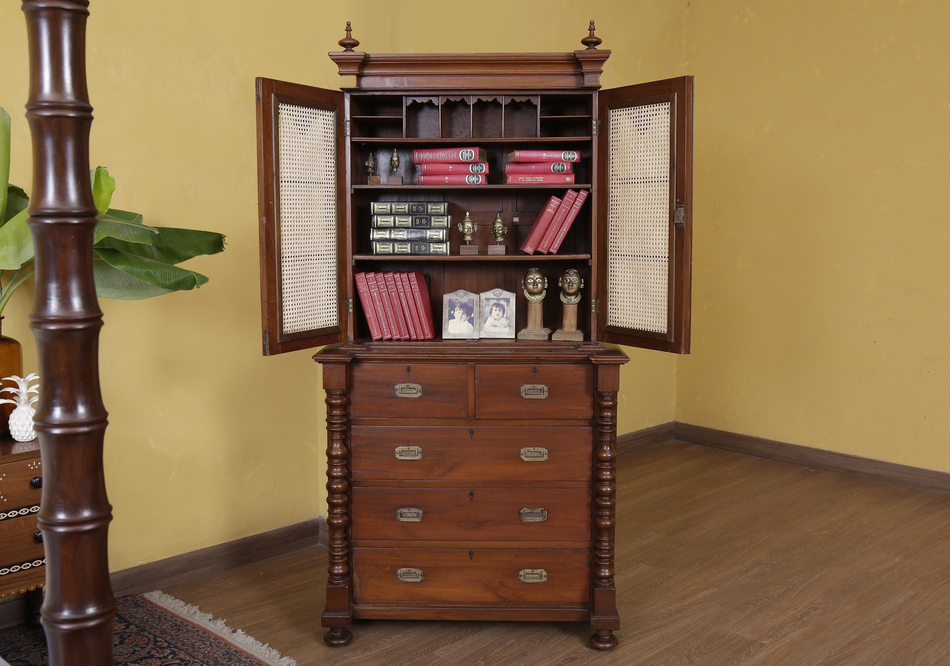 Thorpe Crockery Cabinet